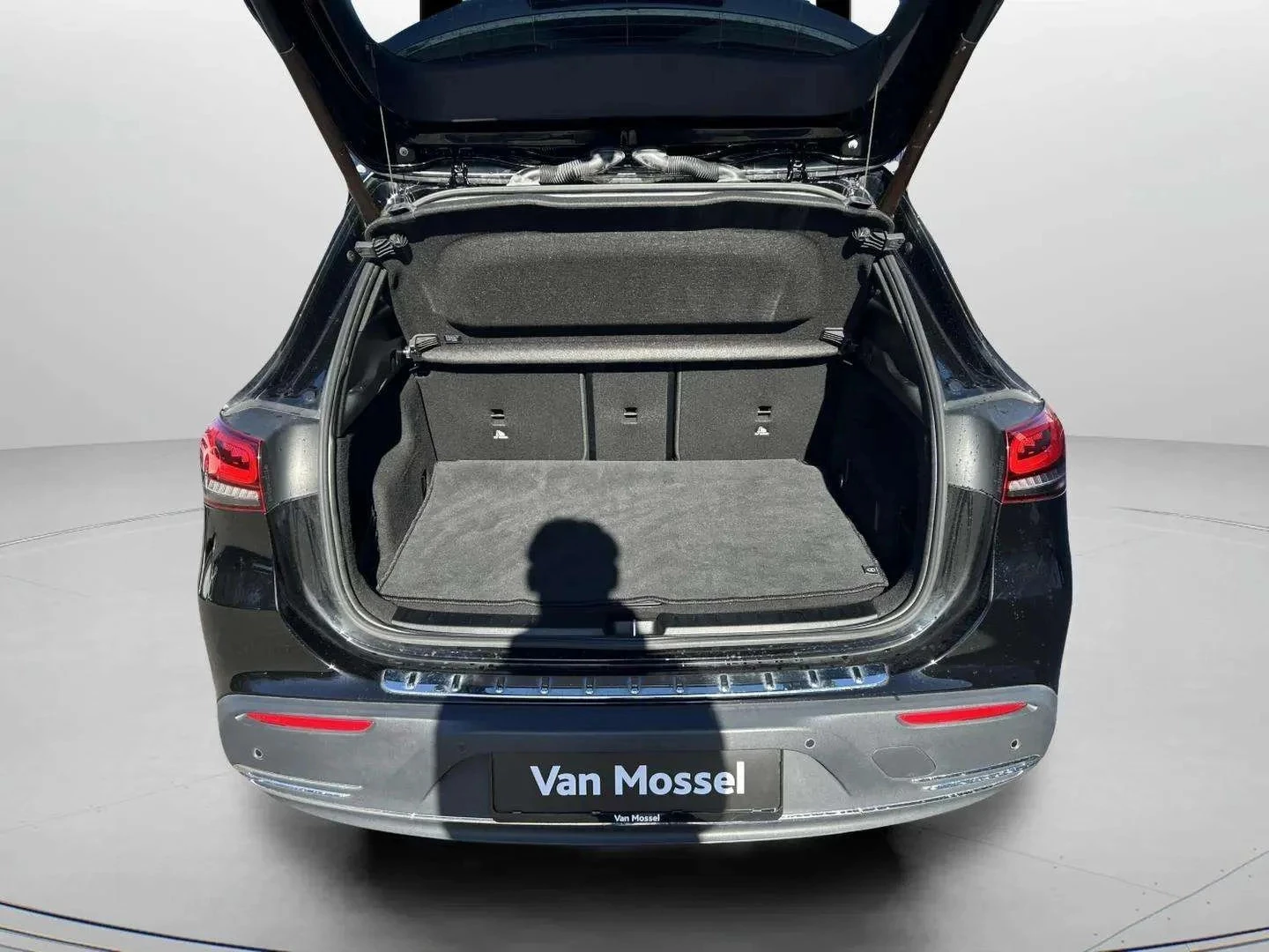 Mercedes-Benz-EQA-image-21