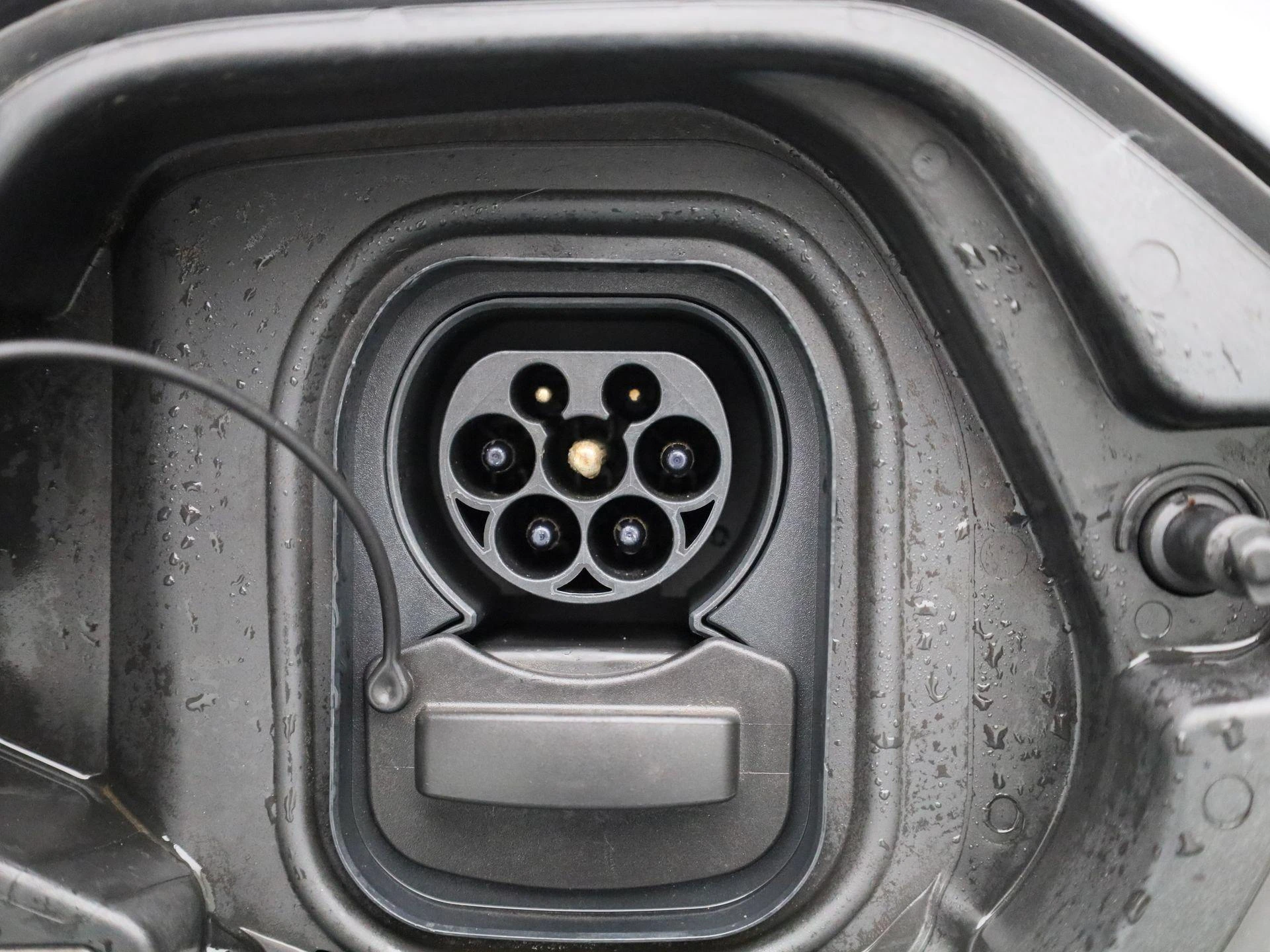 Peugeot-e-208-image-12