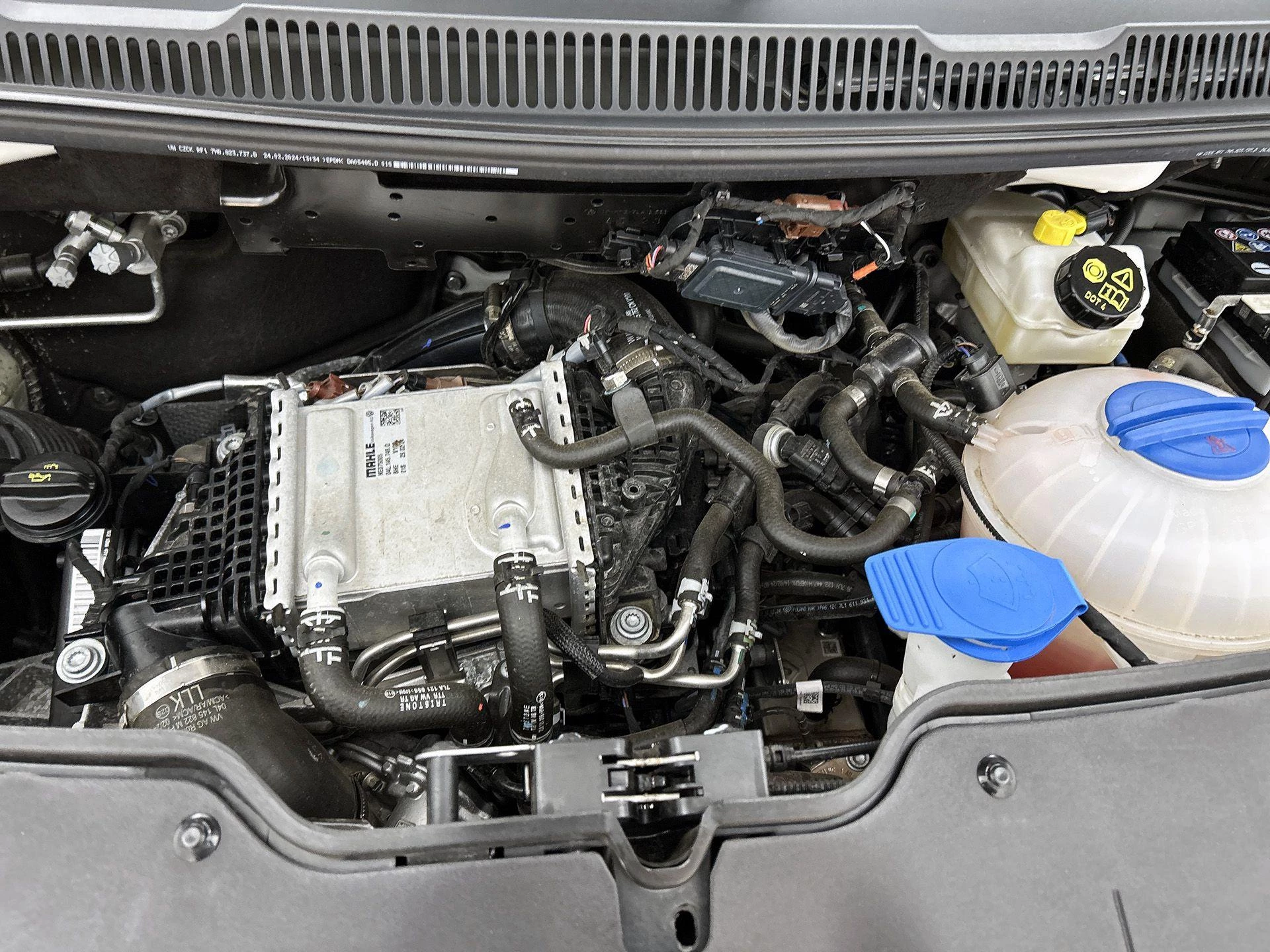 Volkswagen-Transporter-image-12