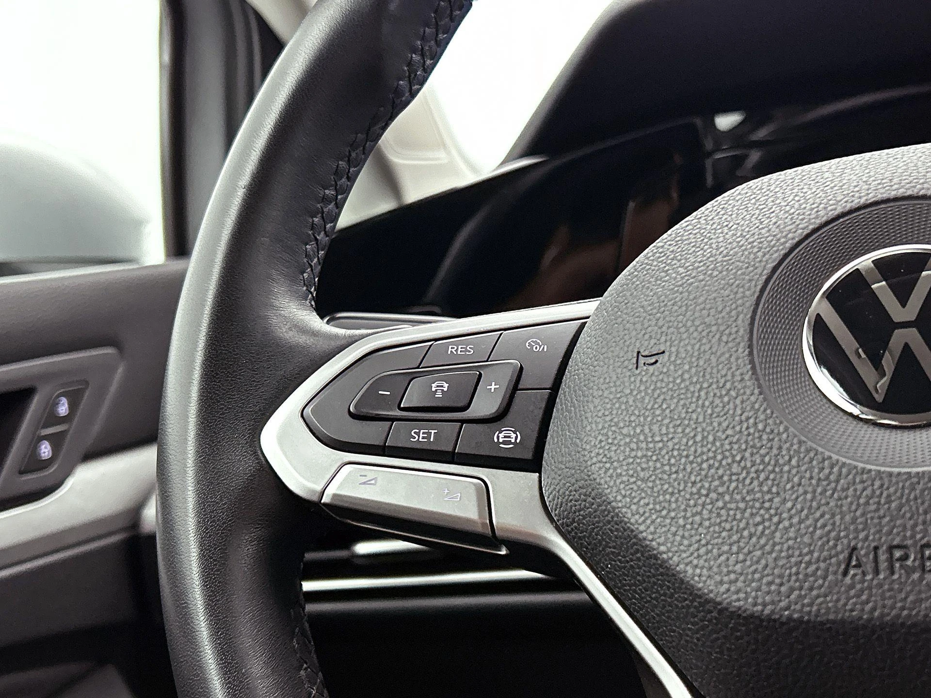 Volkswagen-Golf-image-5