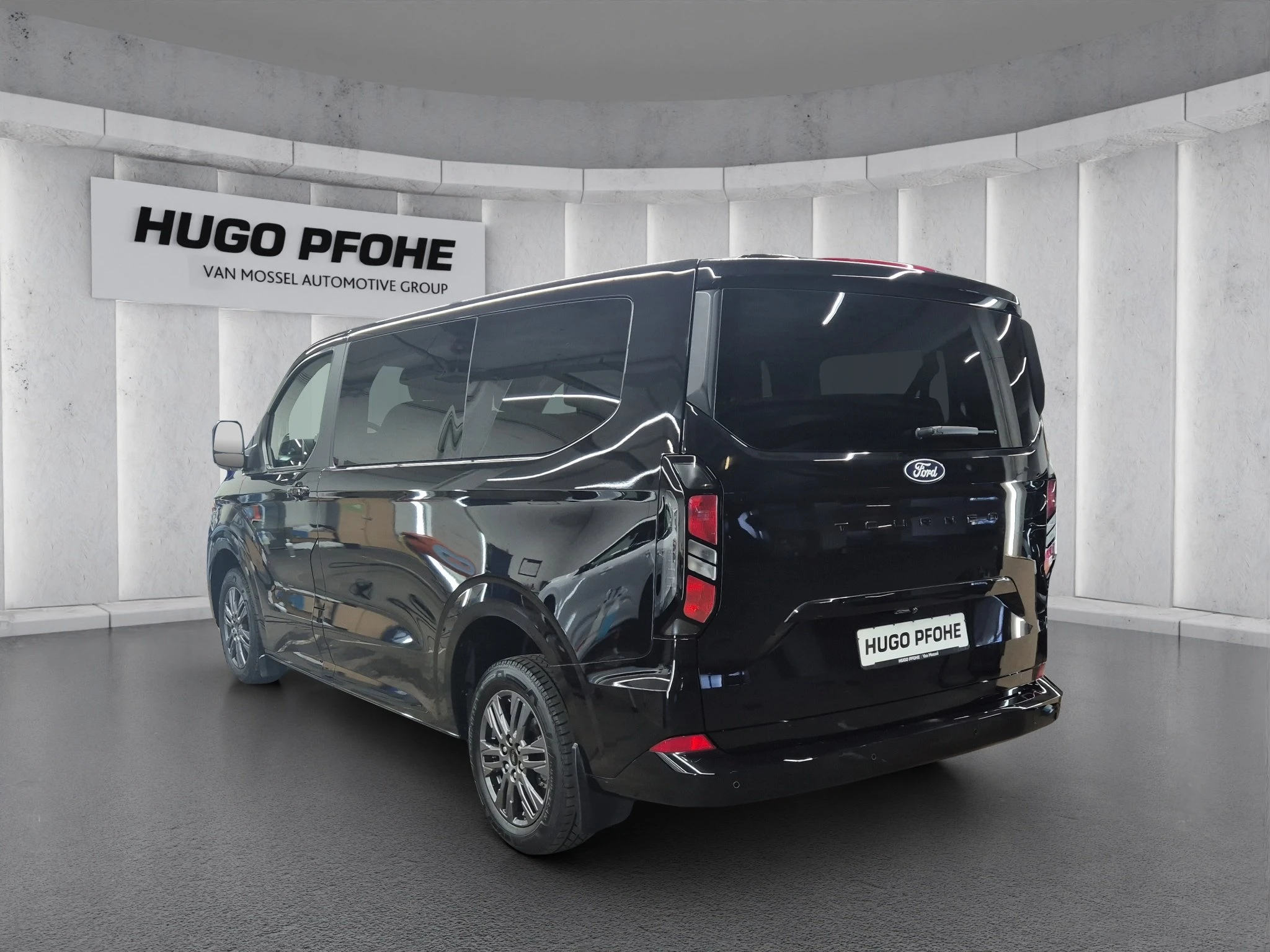 Ford-Tourneo Custom-image-2
