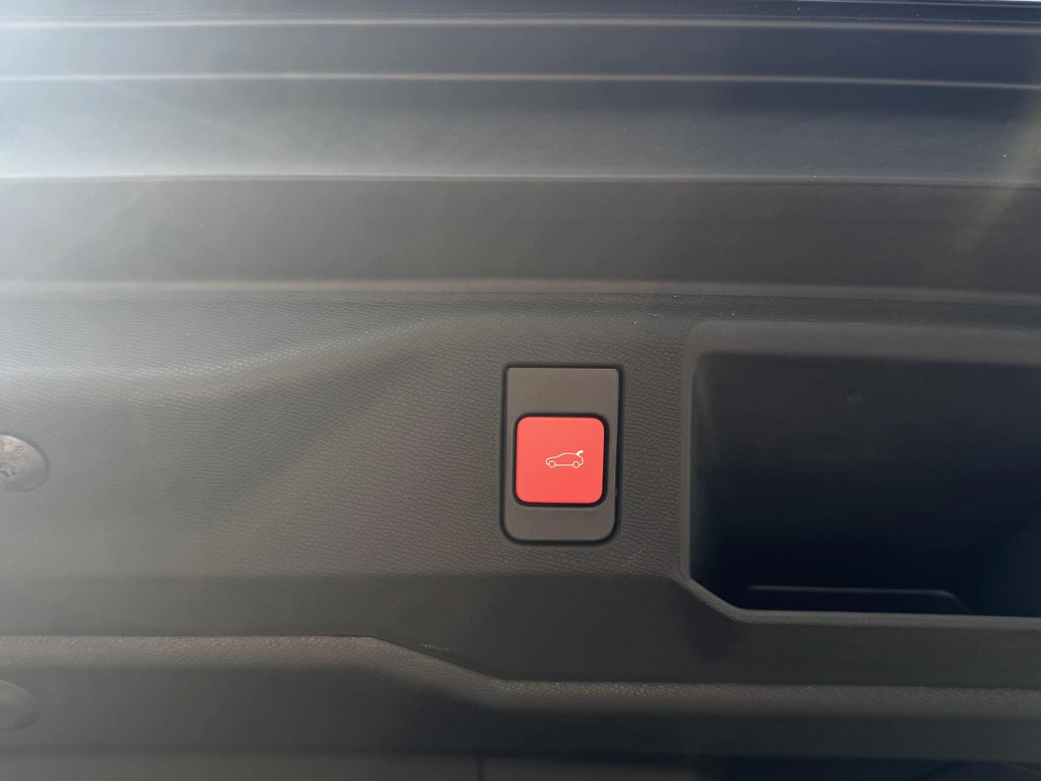 Peugeot-e-5008-image-42