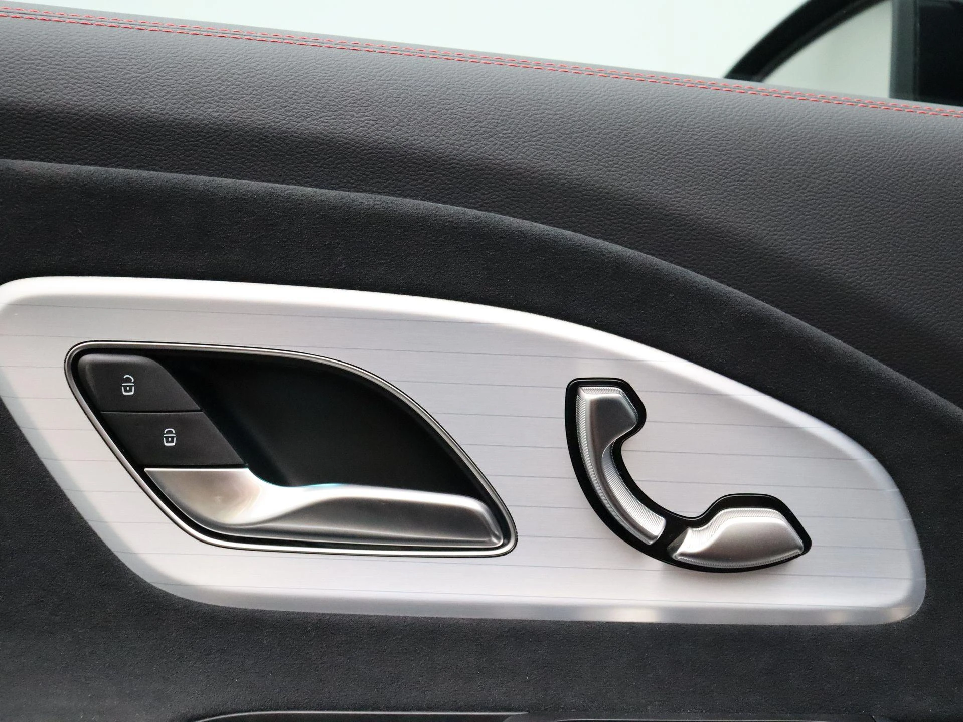 Mercedes-Benz-CLA-image-8