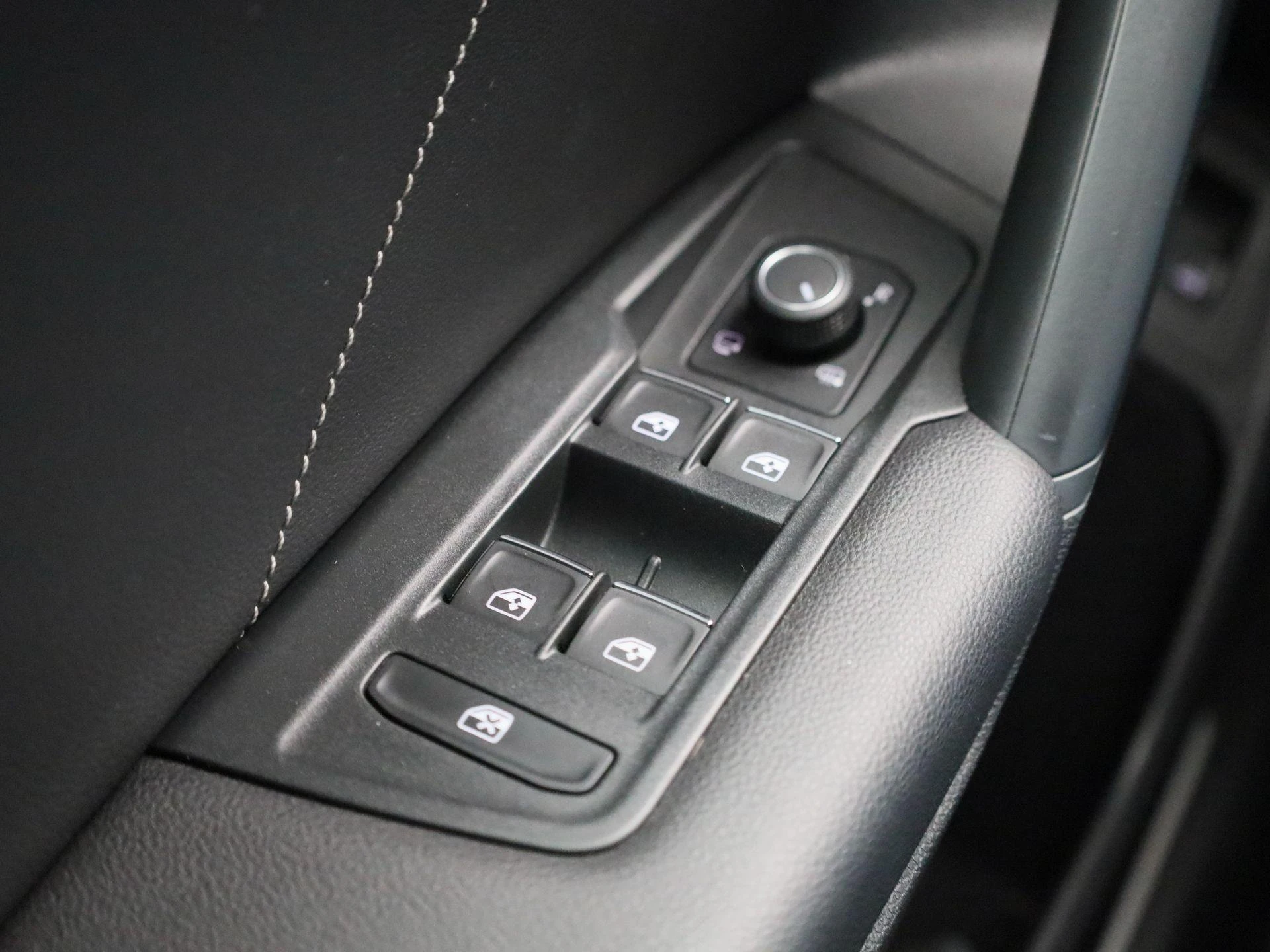 Volkswagen-Tiguan-image-34