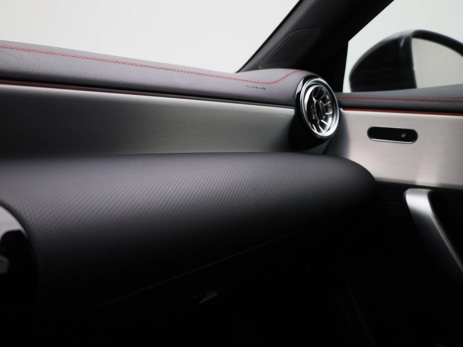 Mercedes-Benz-CLA-image-30