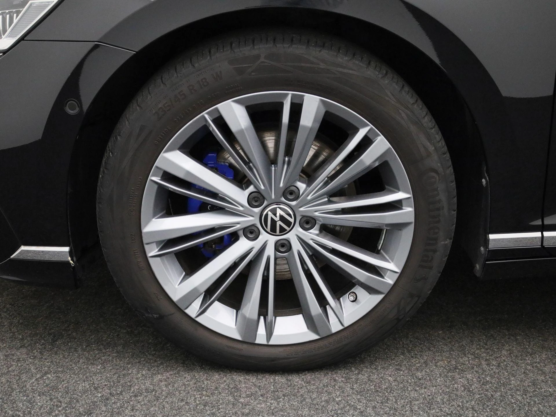 Volkswagen-Passat-image-16