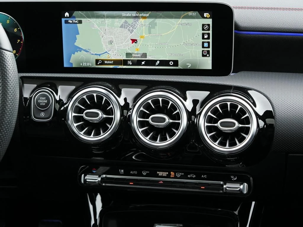 Mercedes-Benz-CLA 200-image-11
