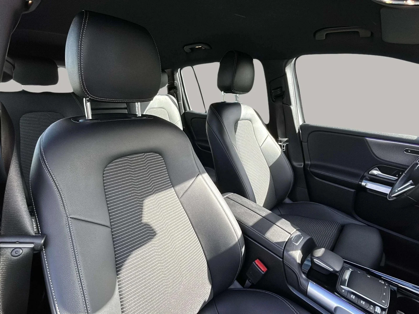 Mercedes-Benz-EQB-image-14