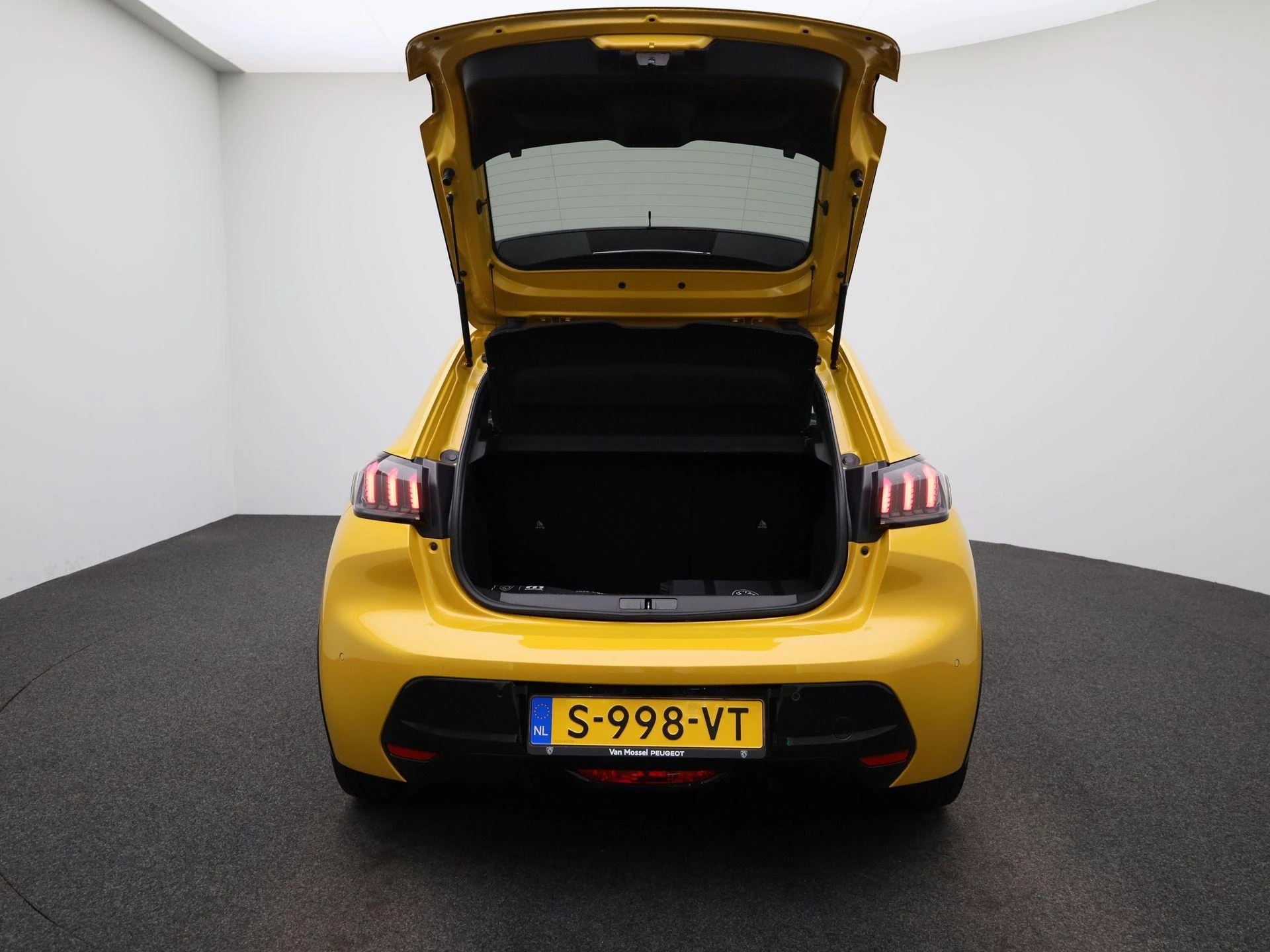 Peugeot-e-208-image-10