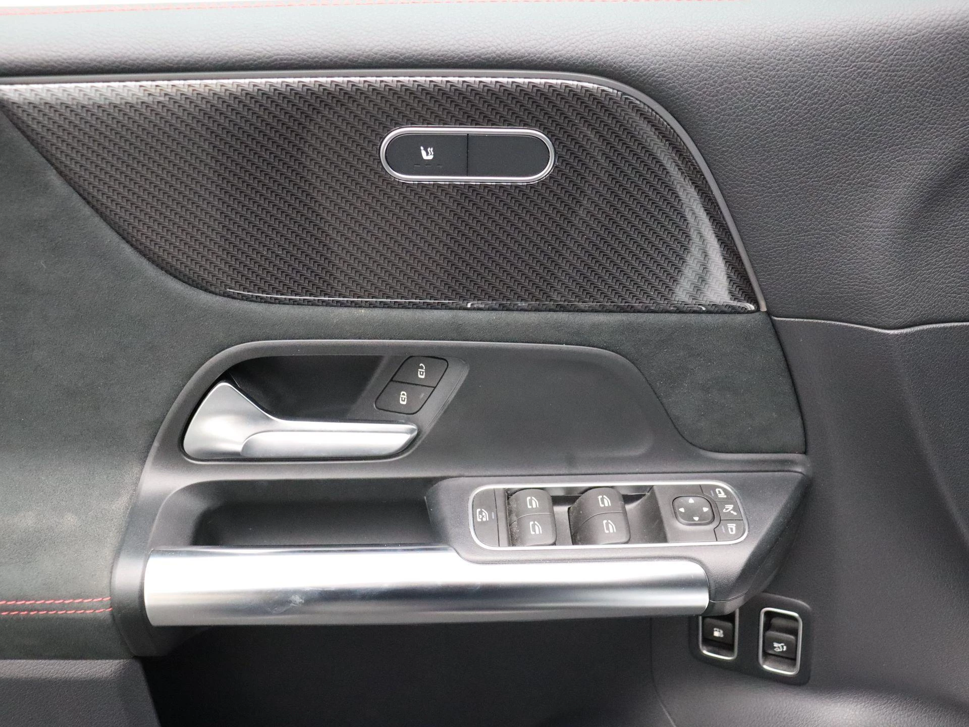 Mercedes-Benz B-Klasse 250 e + AMG LINE + LED + CAMERA +
