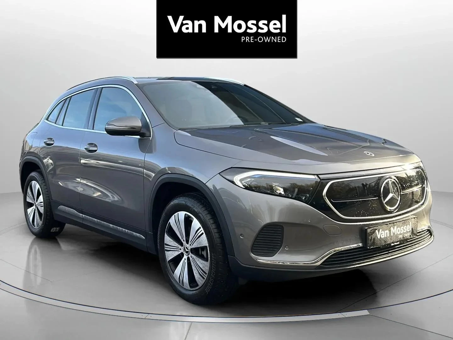 Mercedes-Benz-EQA-image-2