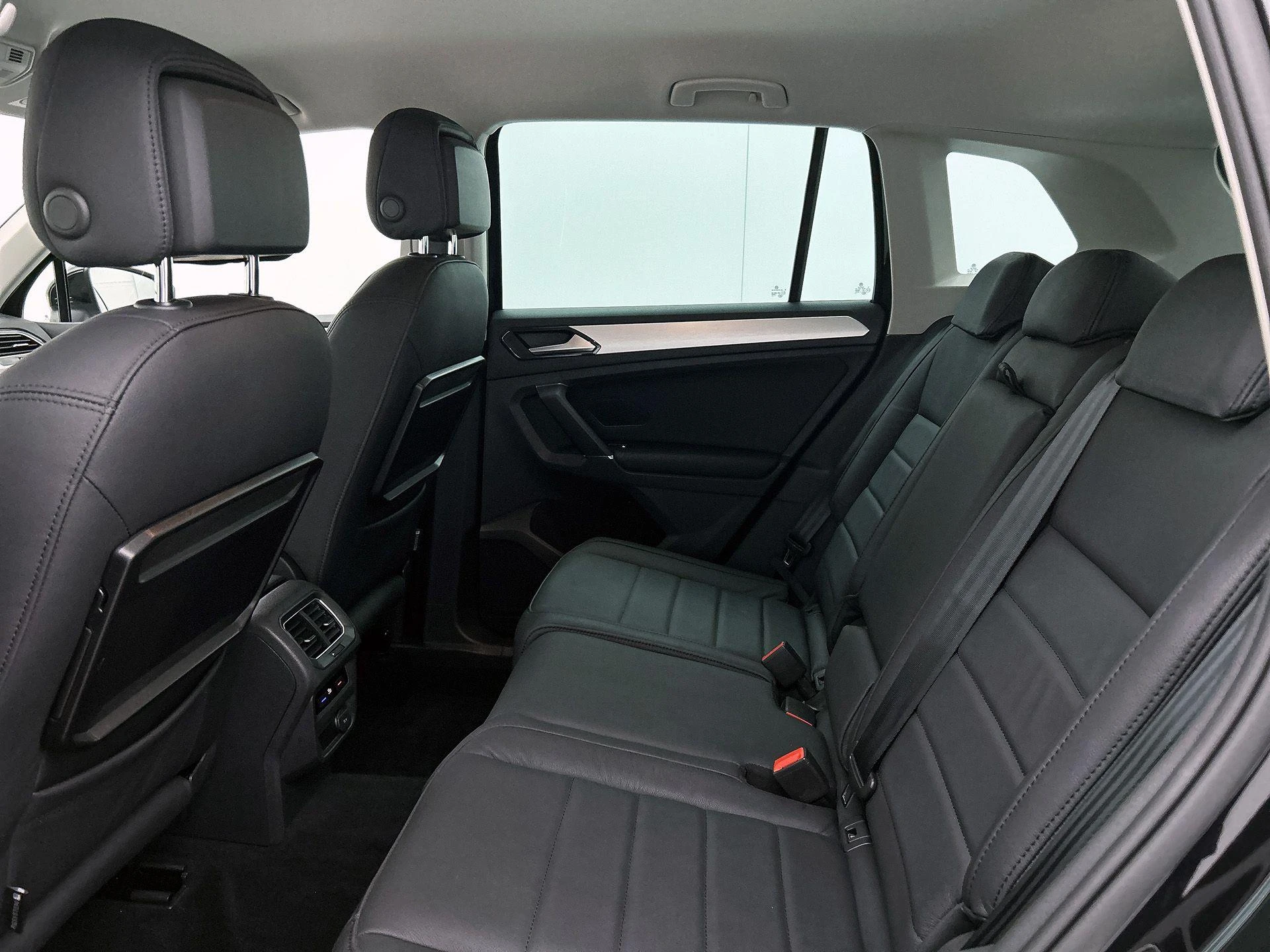 Volkswagen-Tiguan-image-25