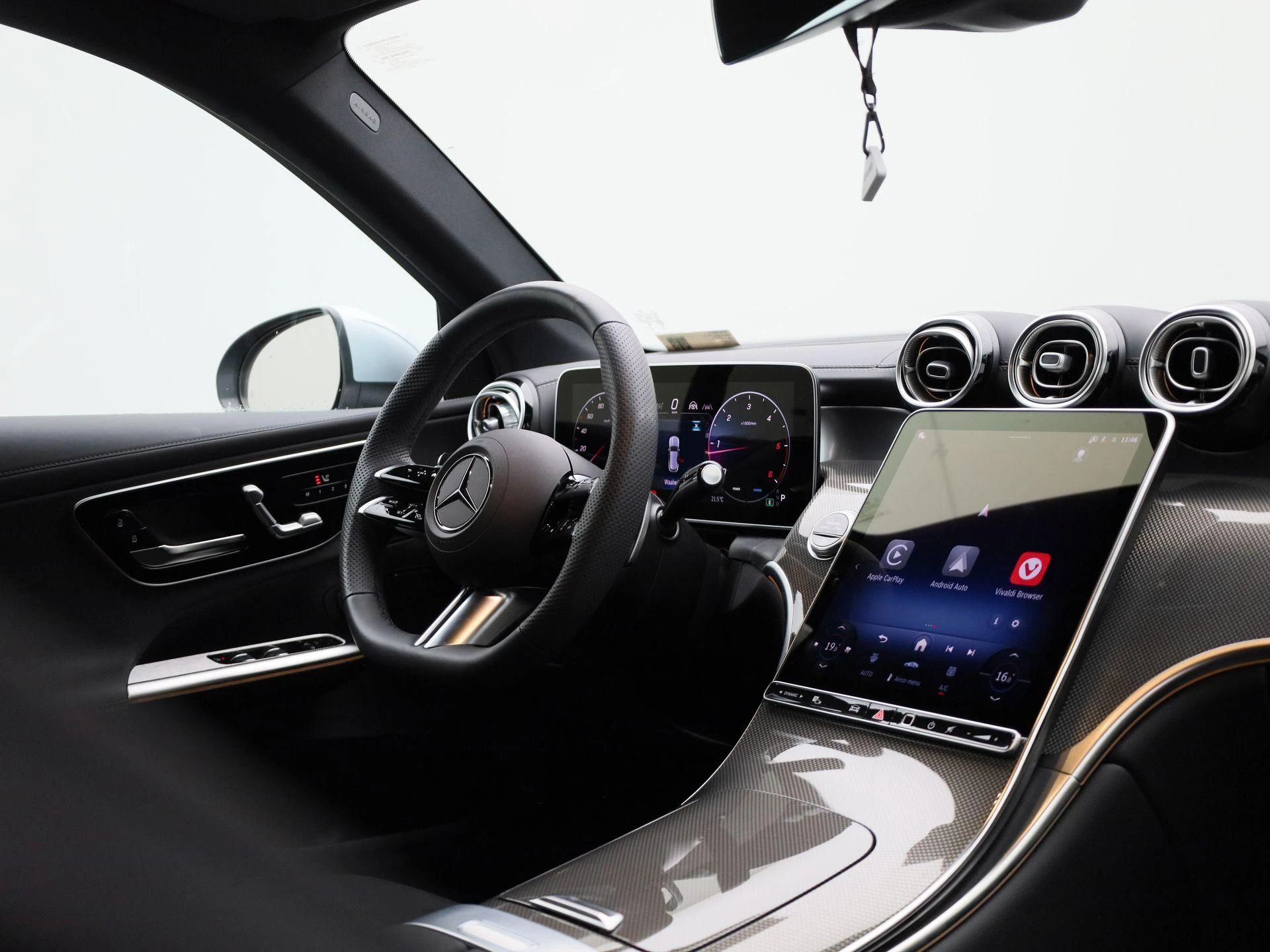 Mercedes-Benz-GLC-image-41