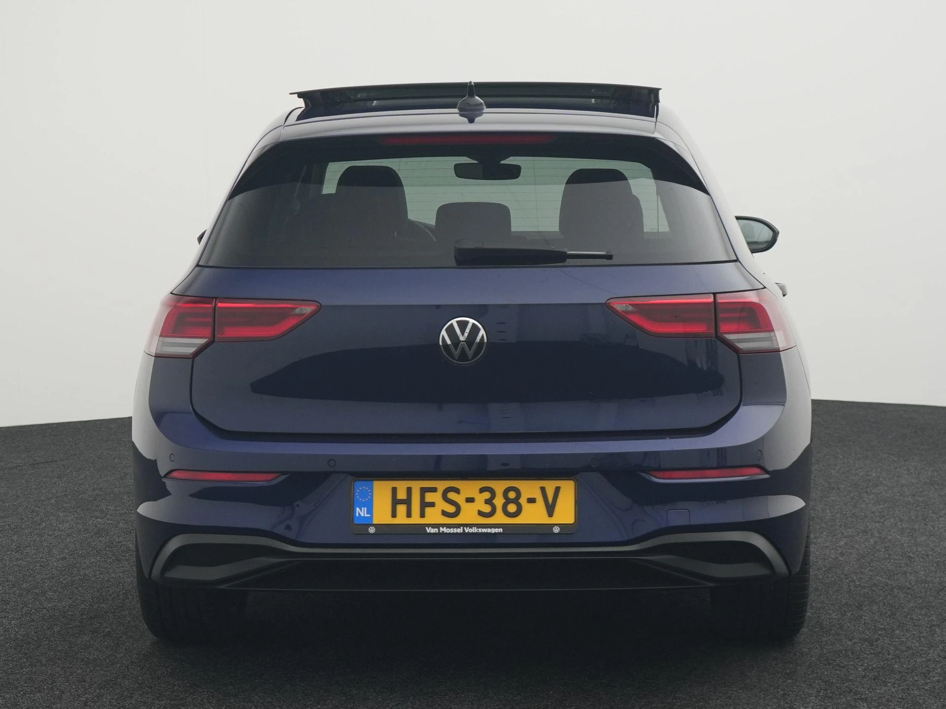Volkswagen-Golf-image-4