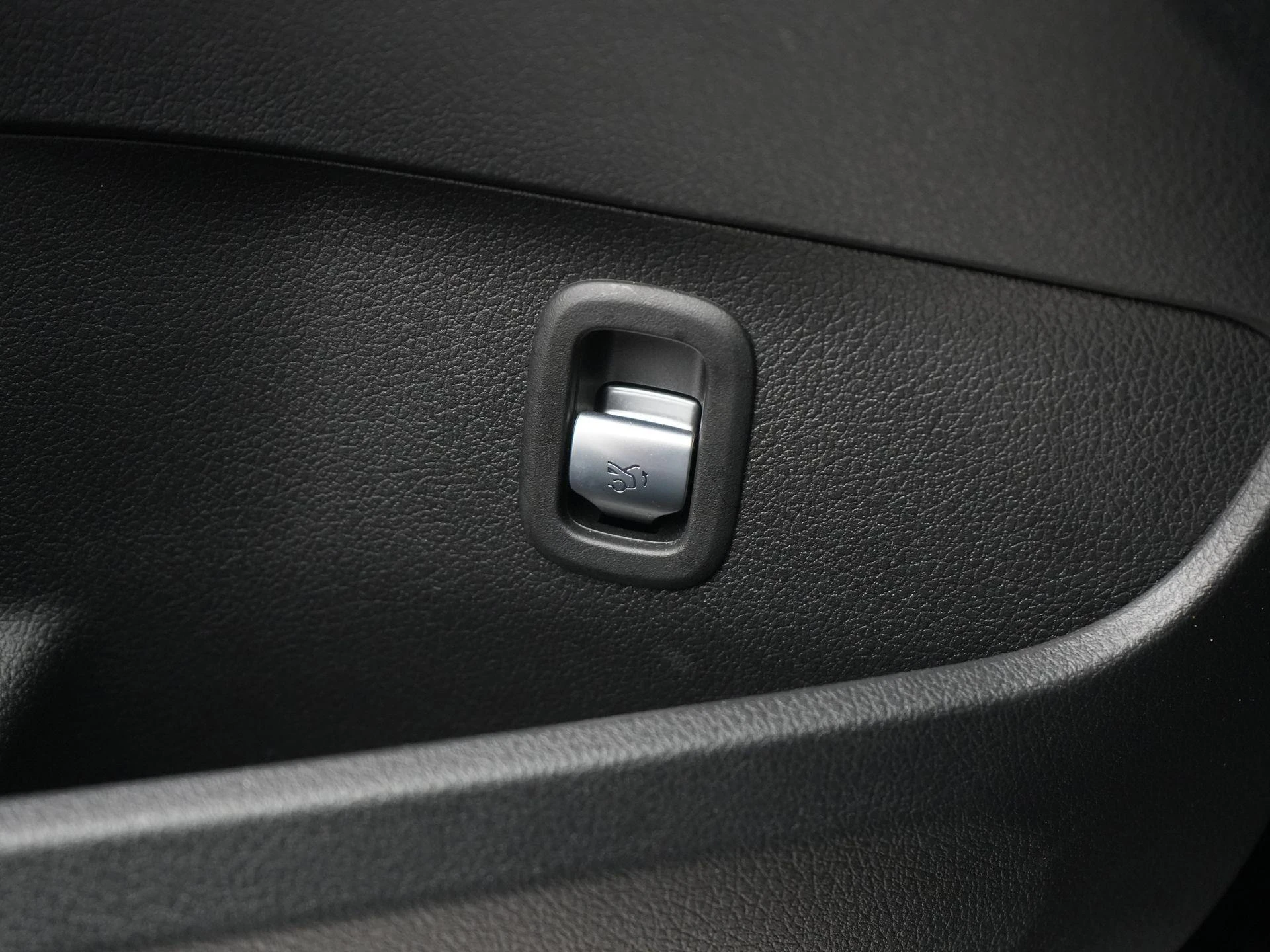 Mercedes-Benz-C-Klasse-image-40