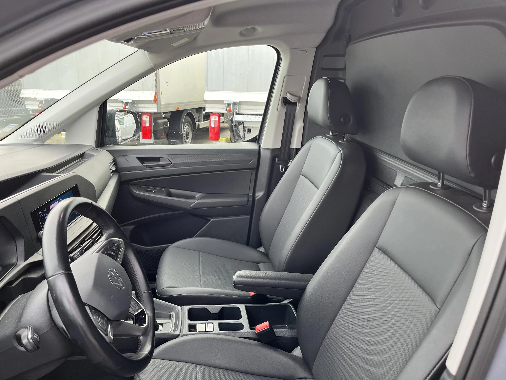 Volkswagen-Caddy-image-2
