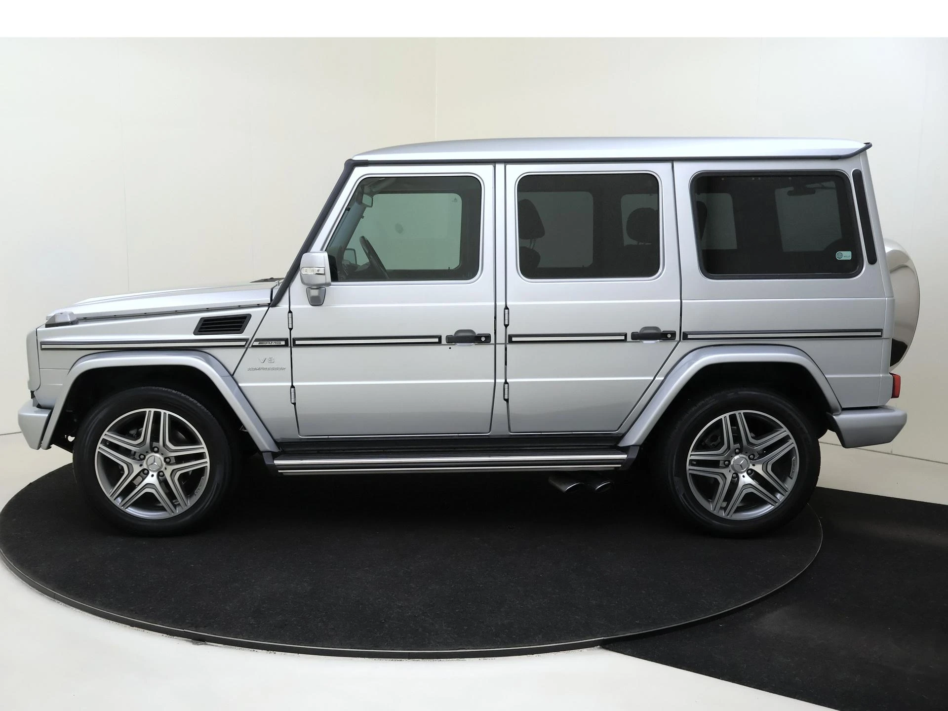 Mercedes-Benz-G-Klasse-image-4
