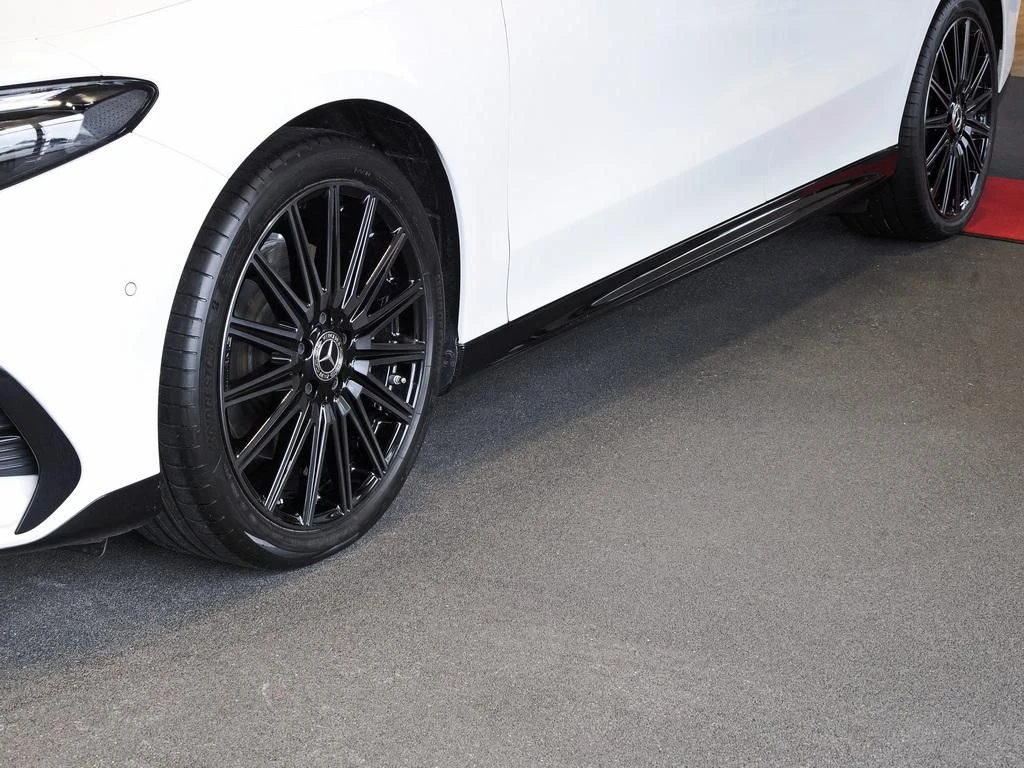 Mercedes-Benz-CLA 250+-image-3