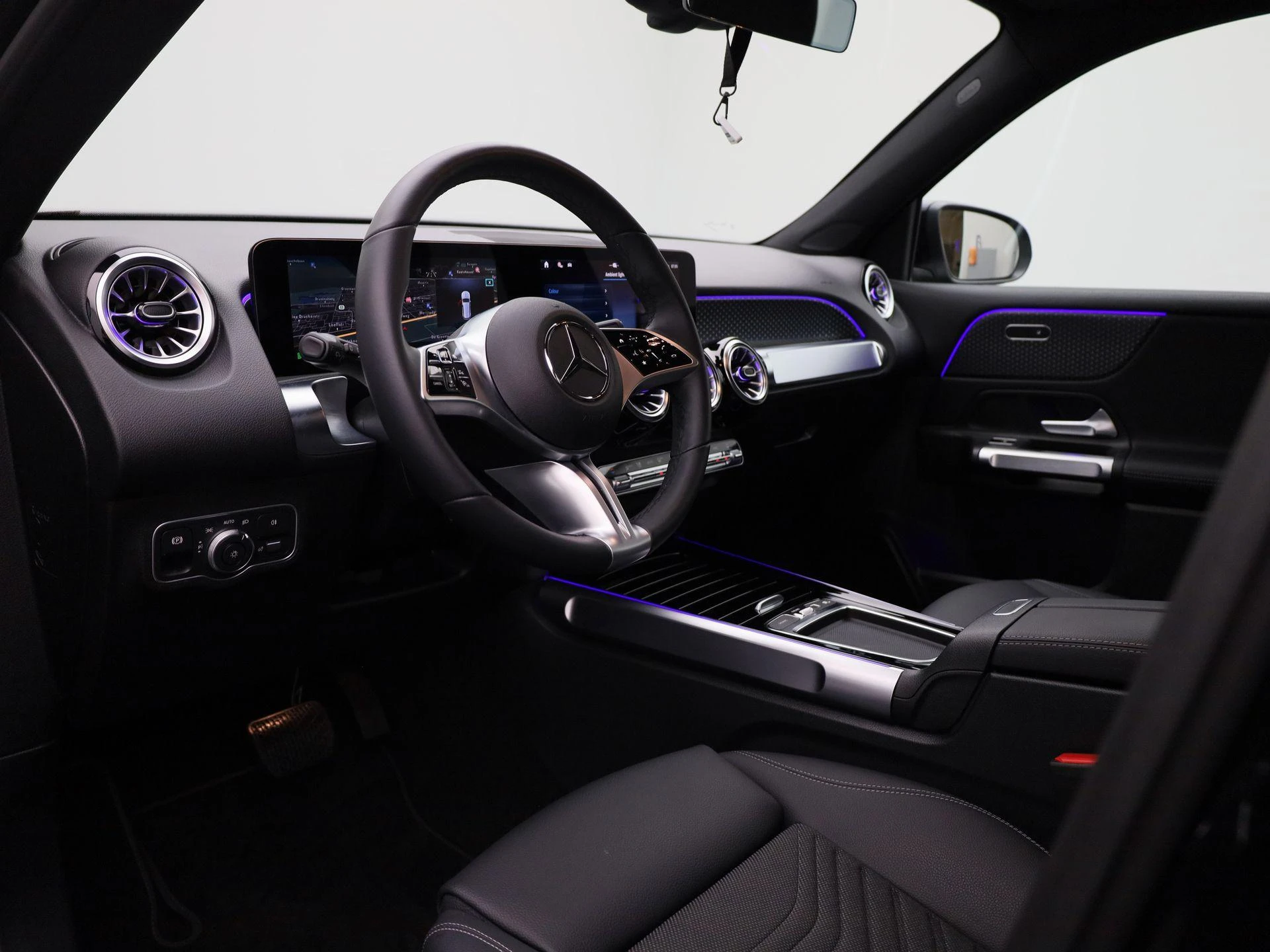 Mercedes-Benz-GLB-image-37