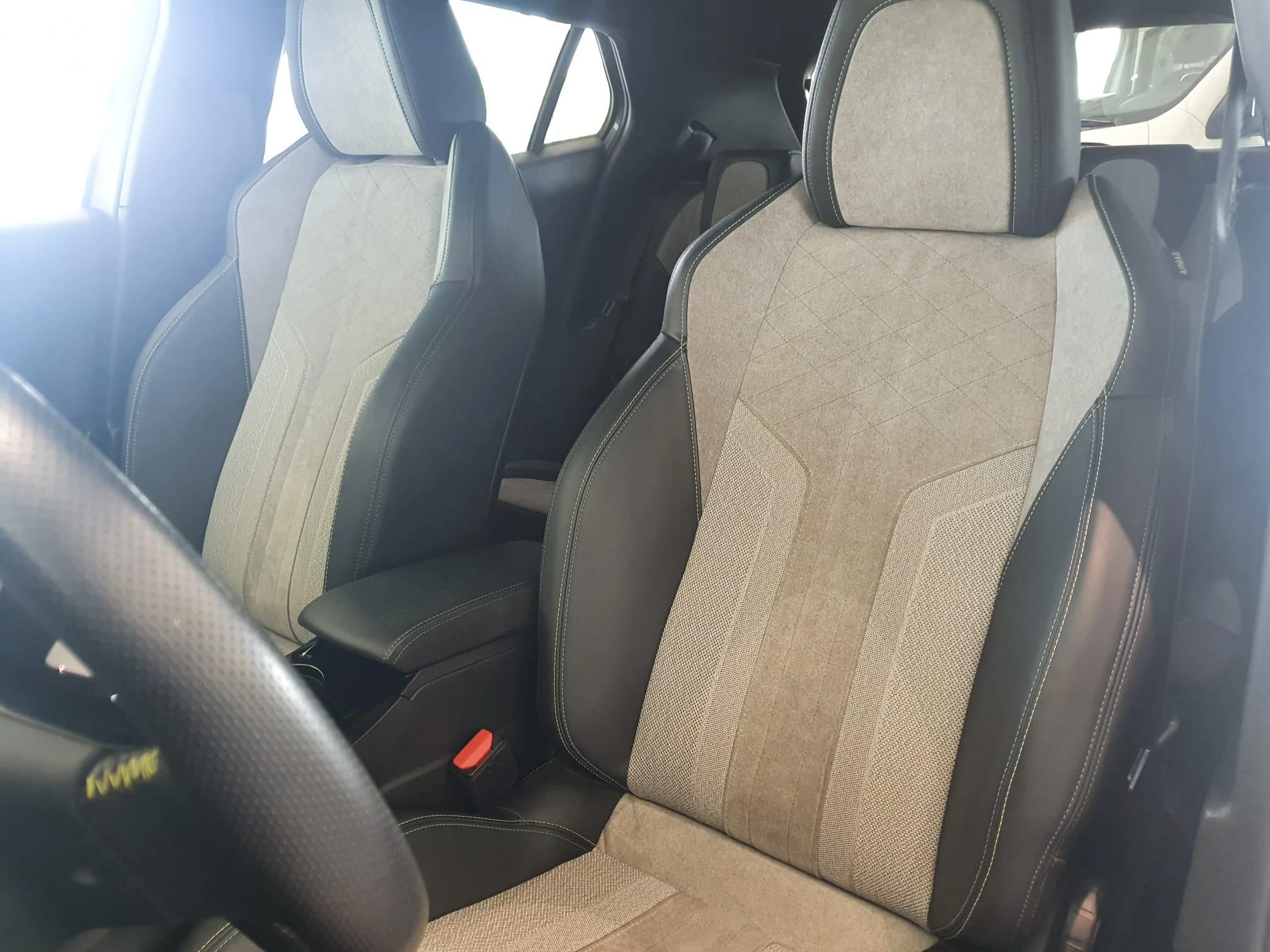 Peugeot-e-2008-image-25