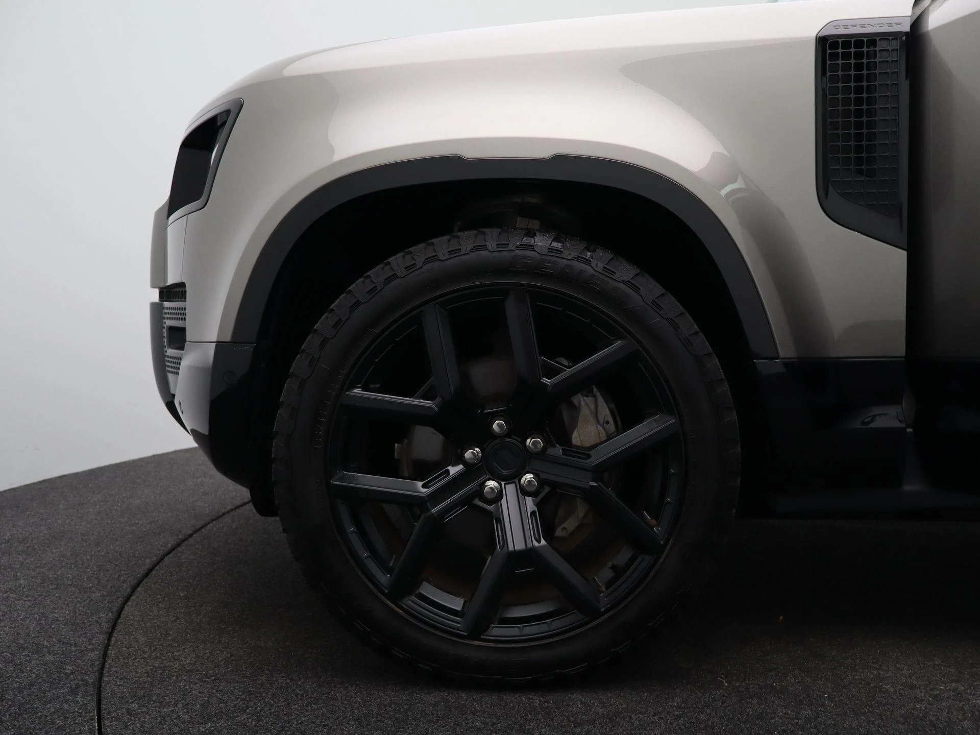 Land Rover-Defender-image-14