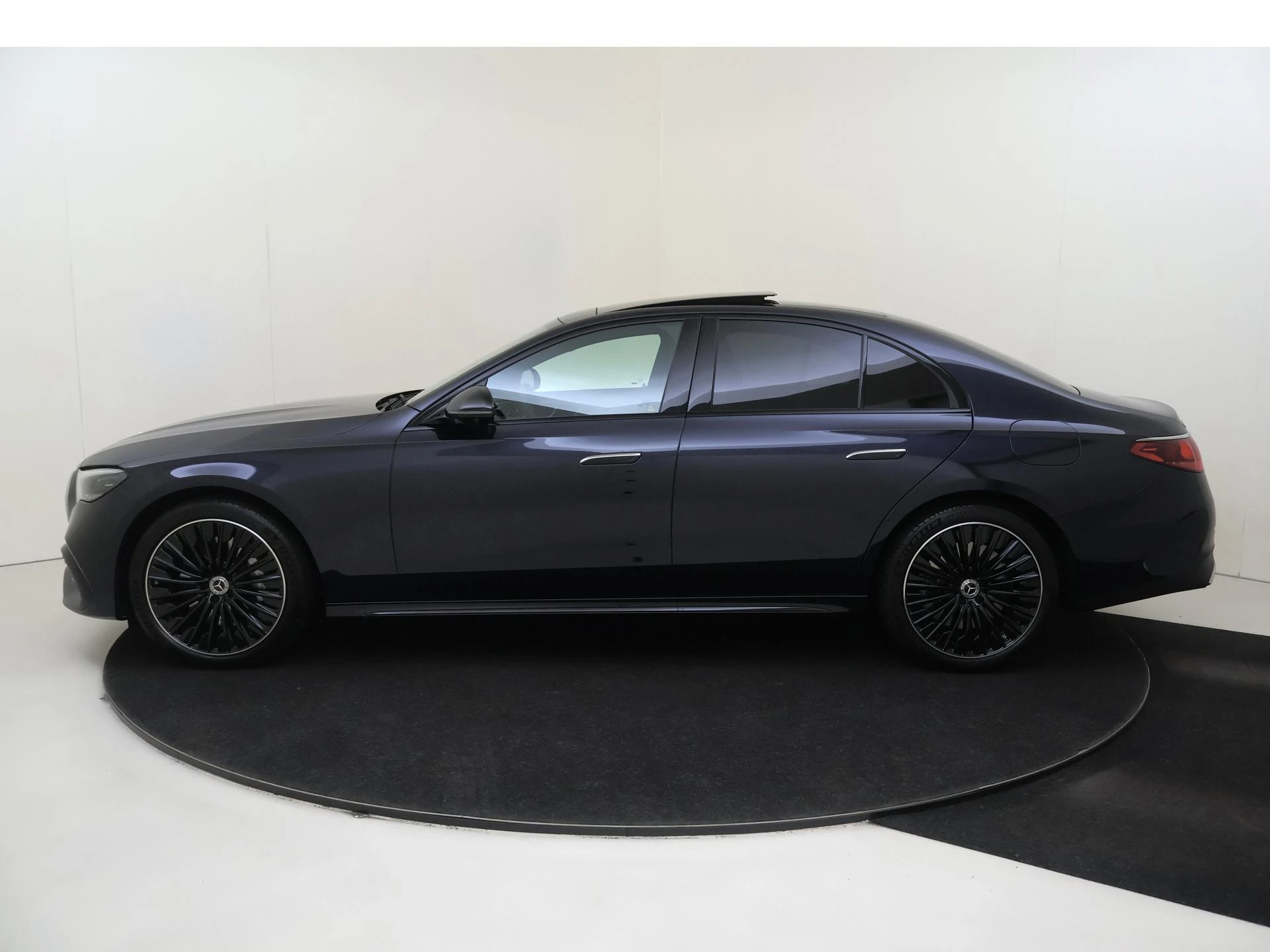 Mercedes-Benz-E-Klasse-image-7