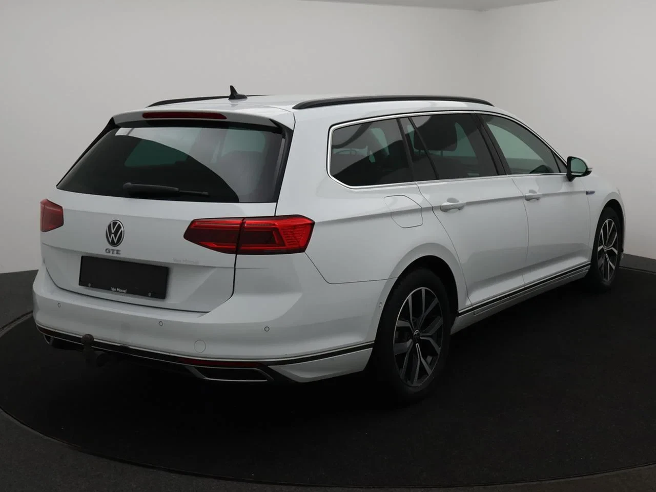 Volkswagen-Passat-image-1