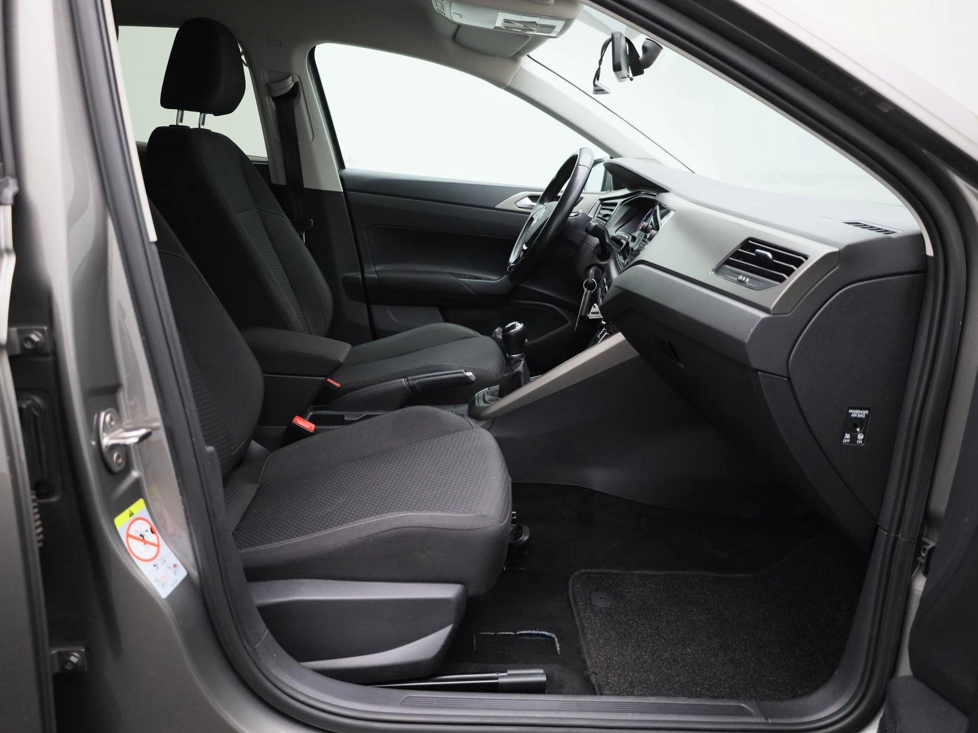 Volkswagen-Polo-image-29
