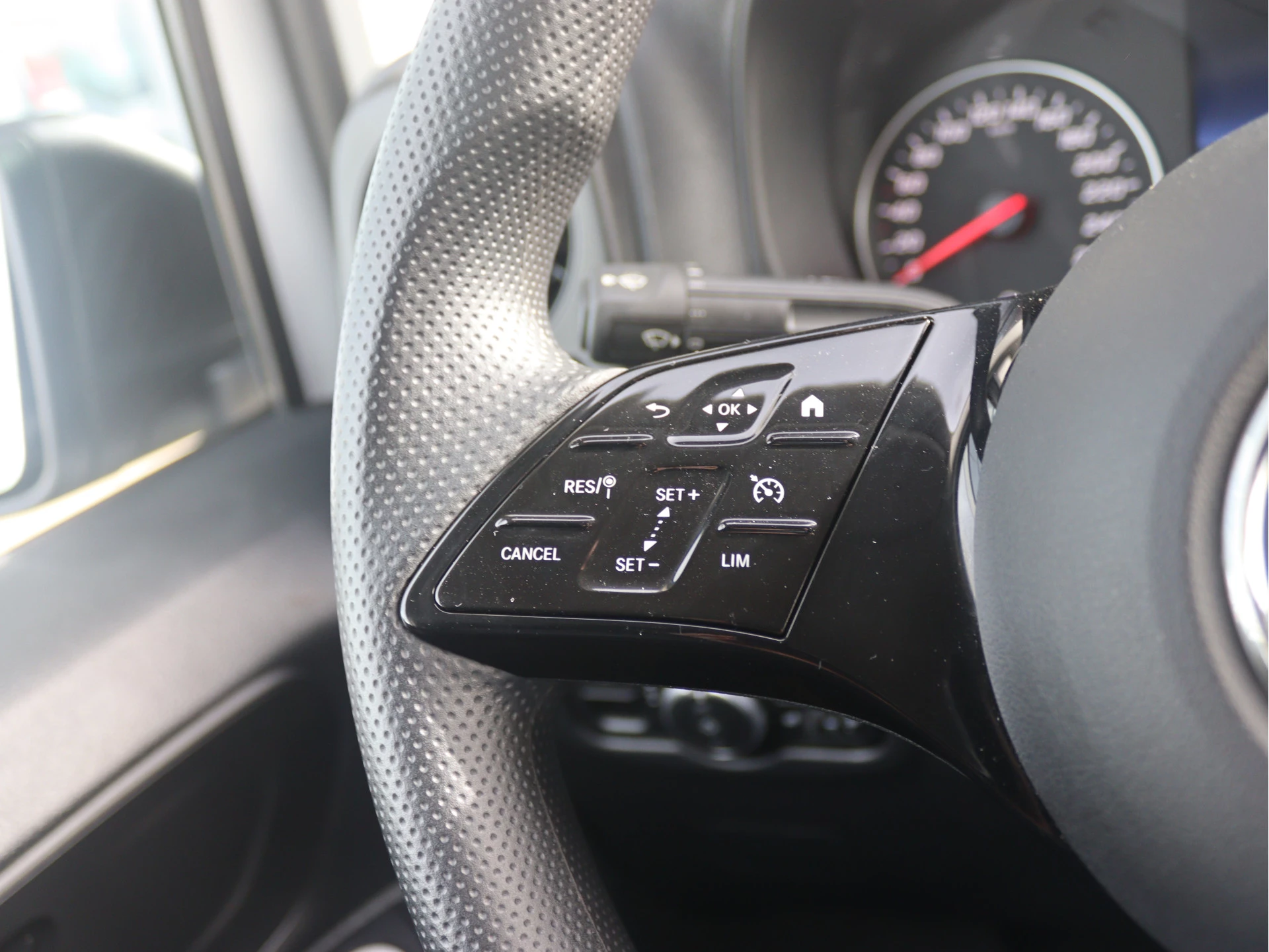 Mercedes-Benz-Vito-image-6