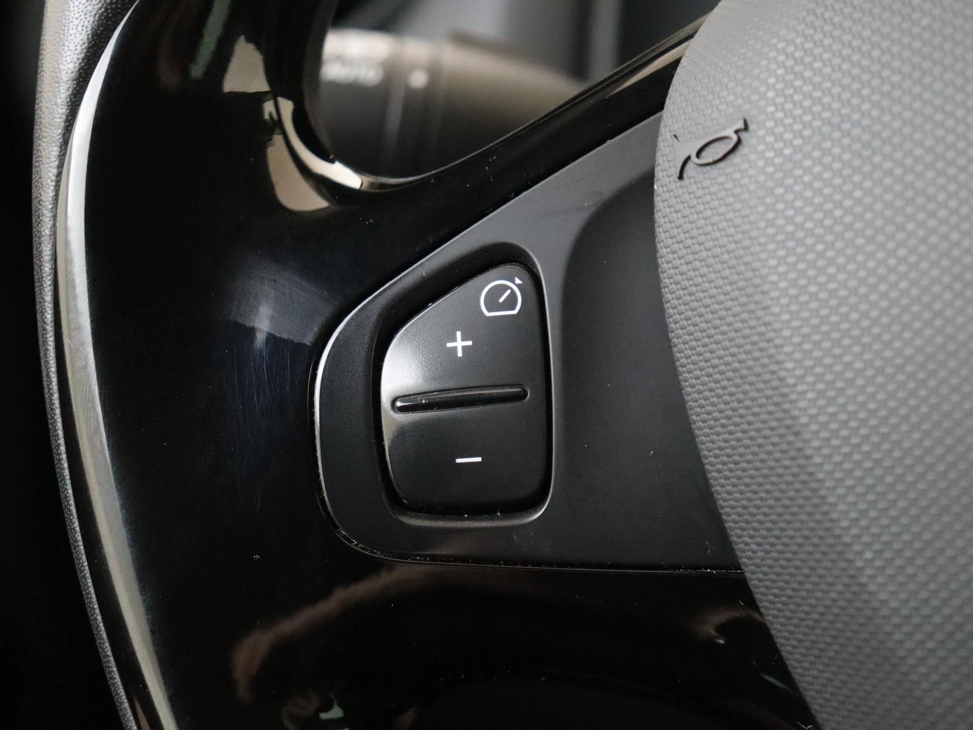 Renault-Clio-image-16