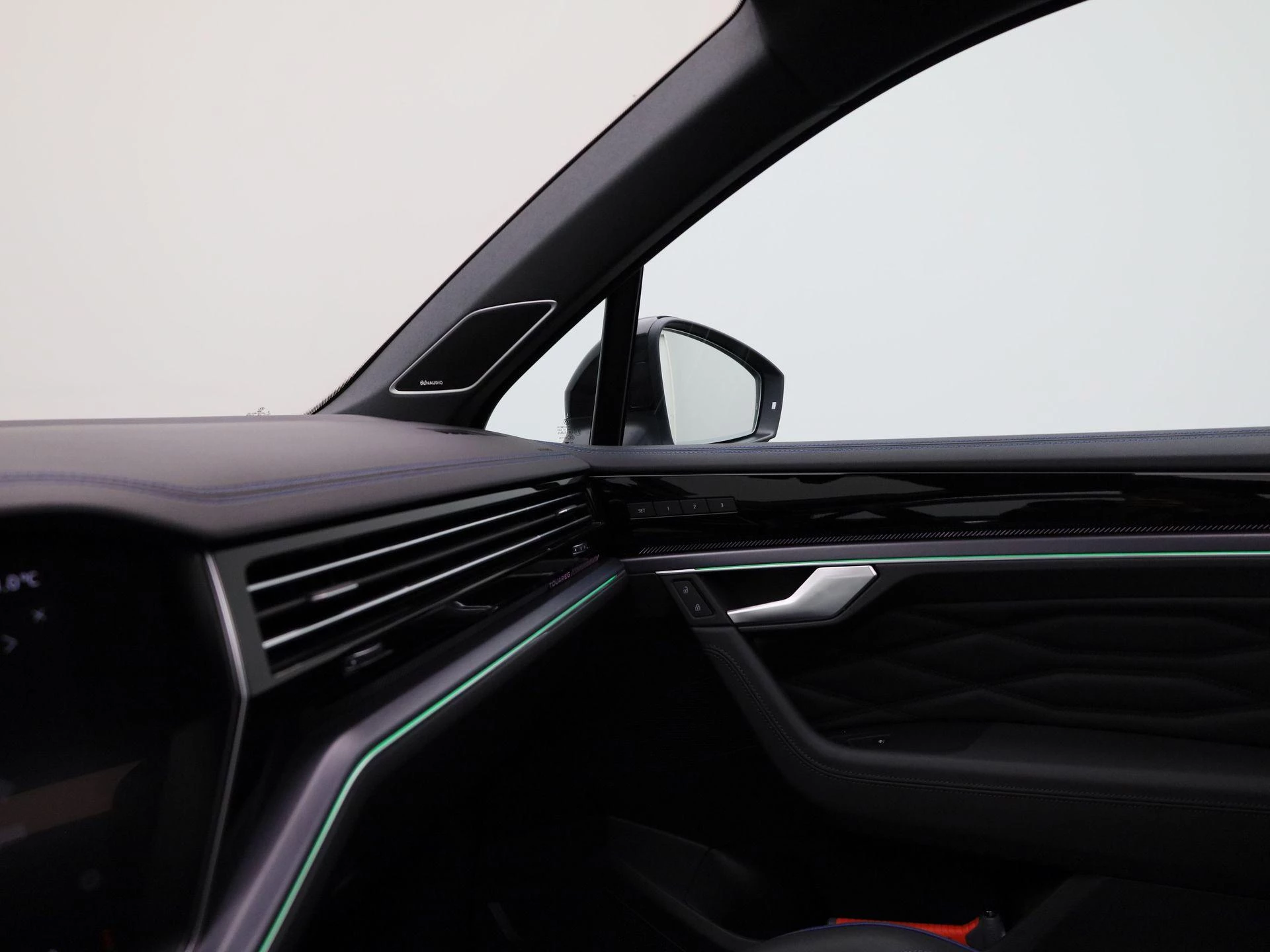 Volkswagen-Touareg-image-35