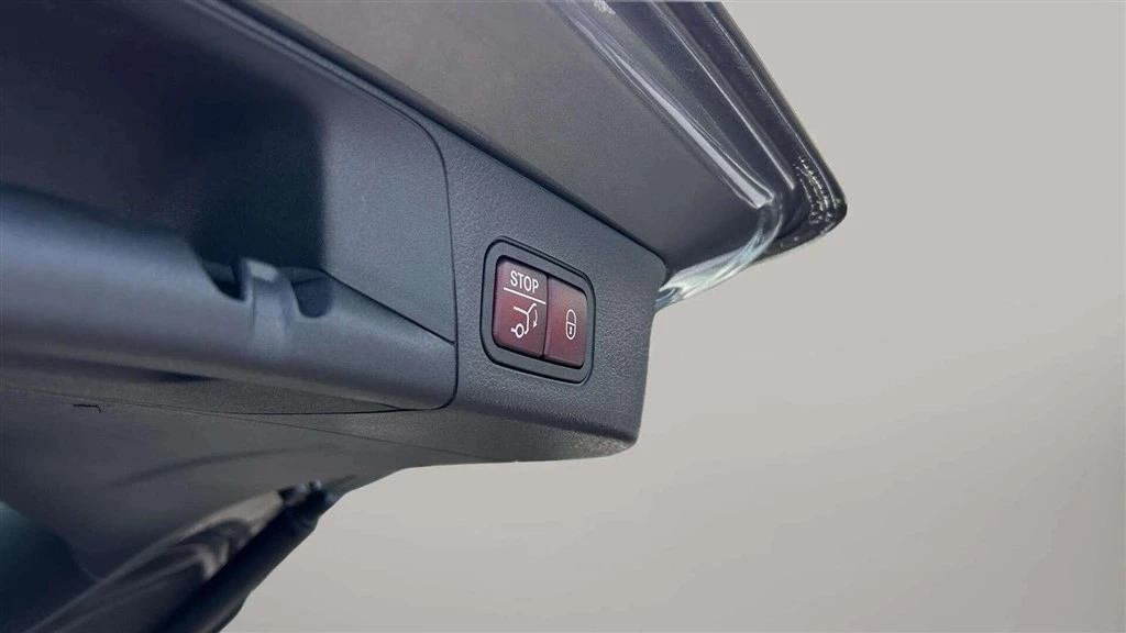 Mercedes-Benz-EQB-image-25
