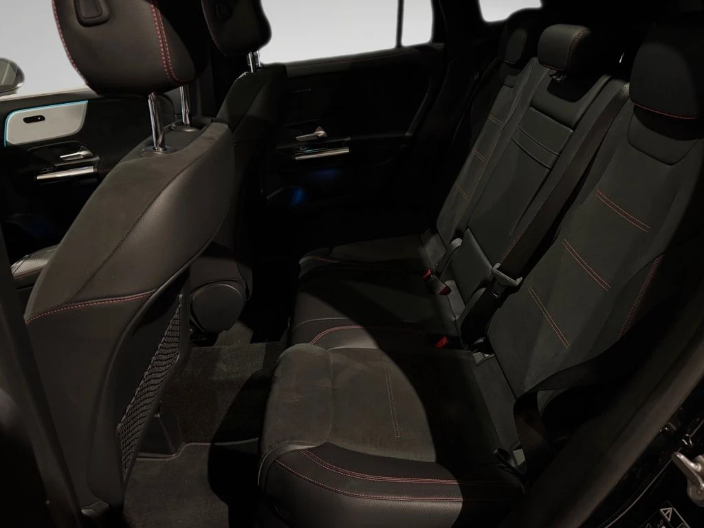 Mercedes-Benz-GLA 250-image-9