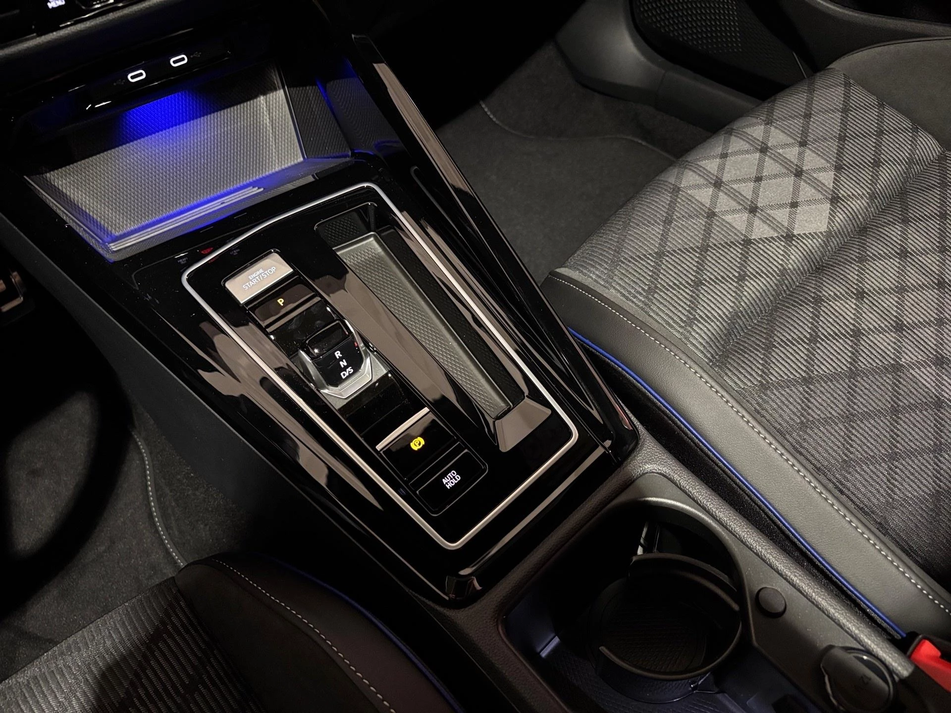 Volkswagen-Golf-image-8