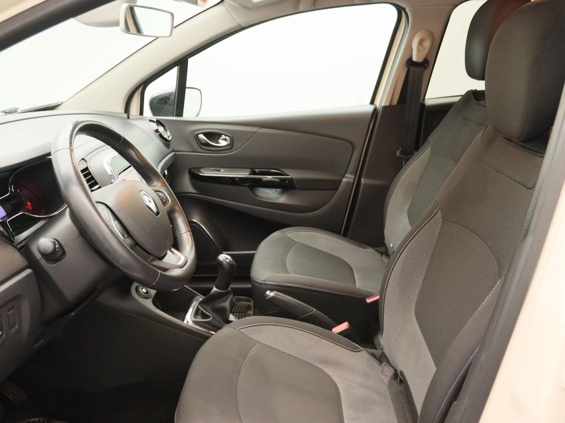 Renault-Captur-image-10