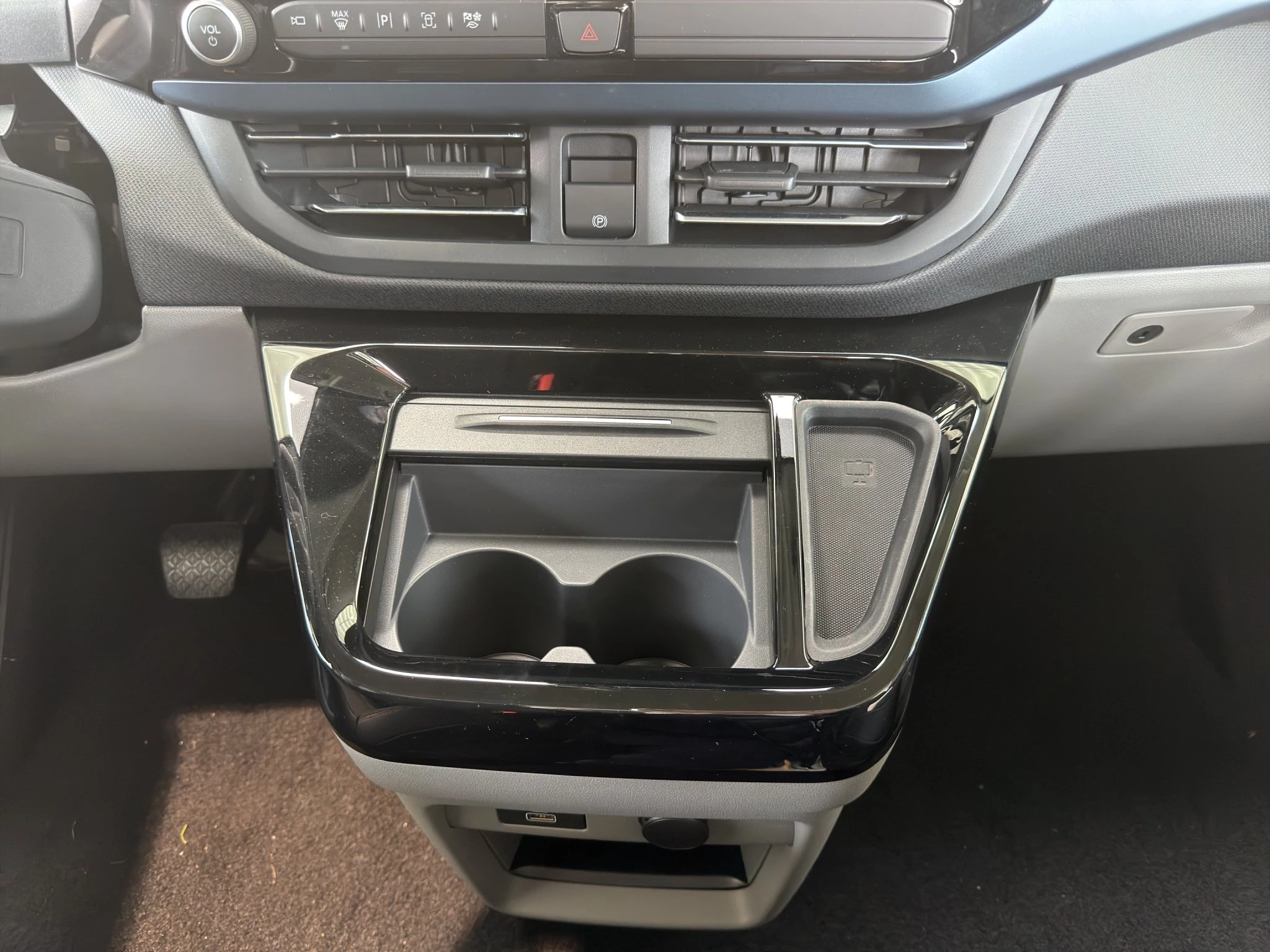 Ford-Nugget-image-13