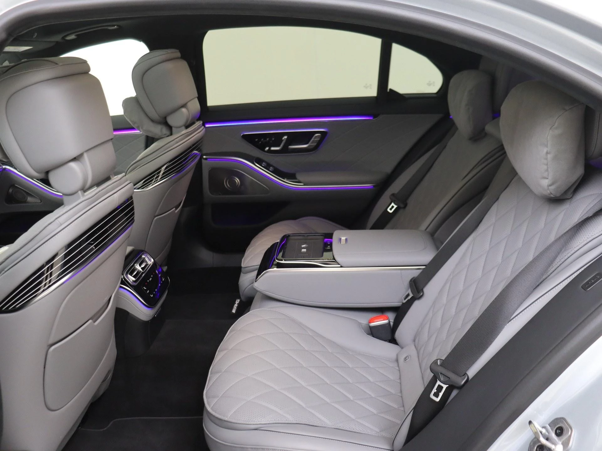Mercedes-Benz-S-Klasse-image-11