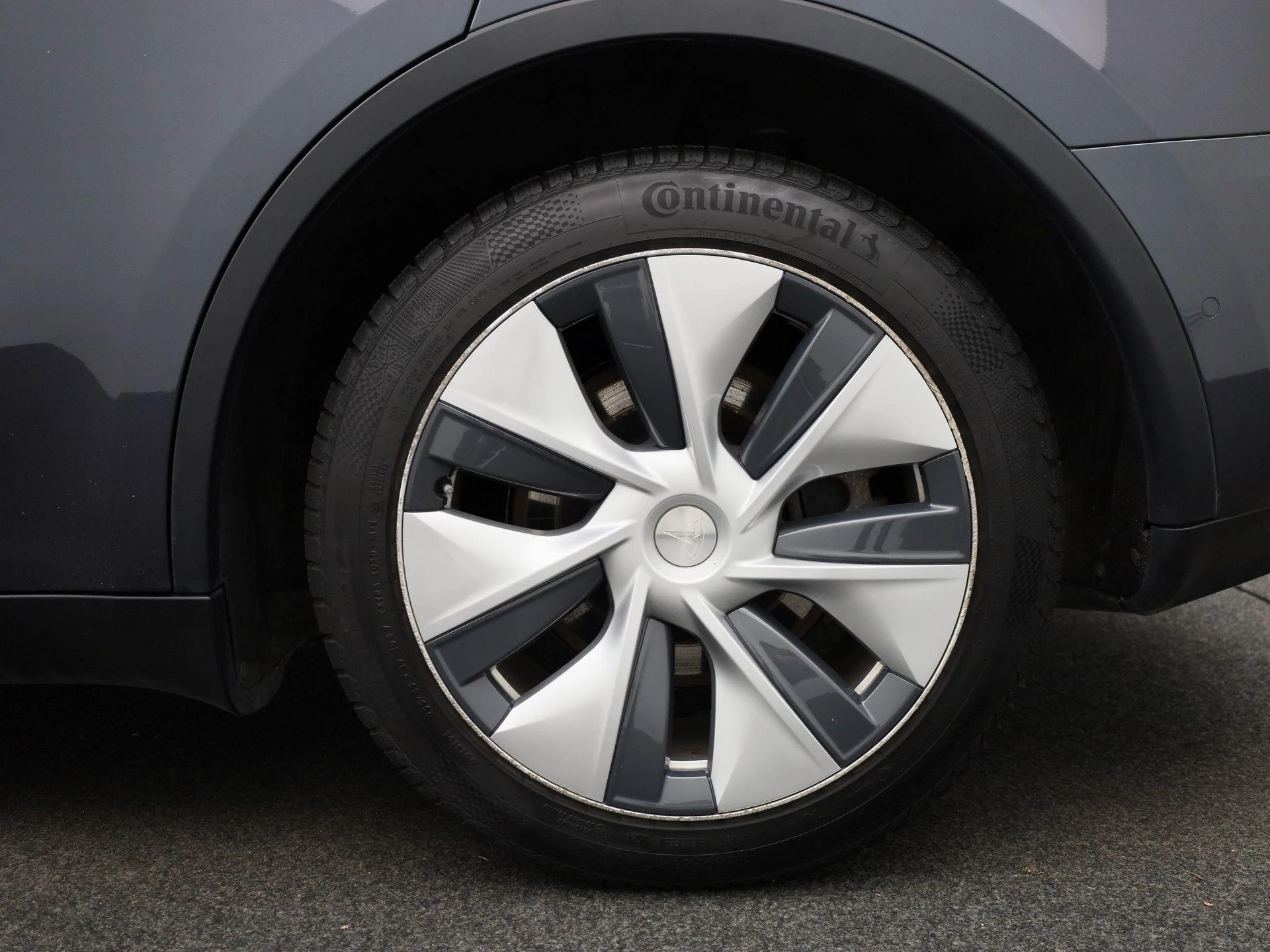 Tesla Model Y Long Range Dual Motor AWD