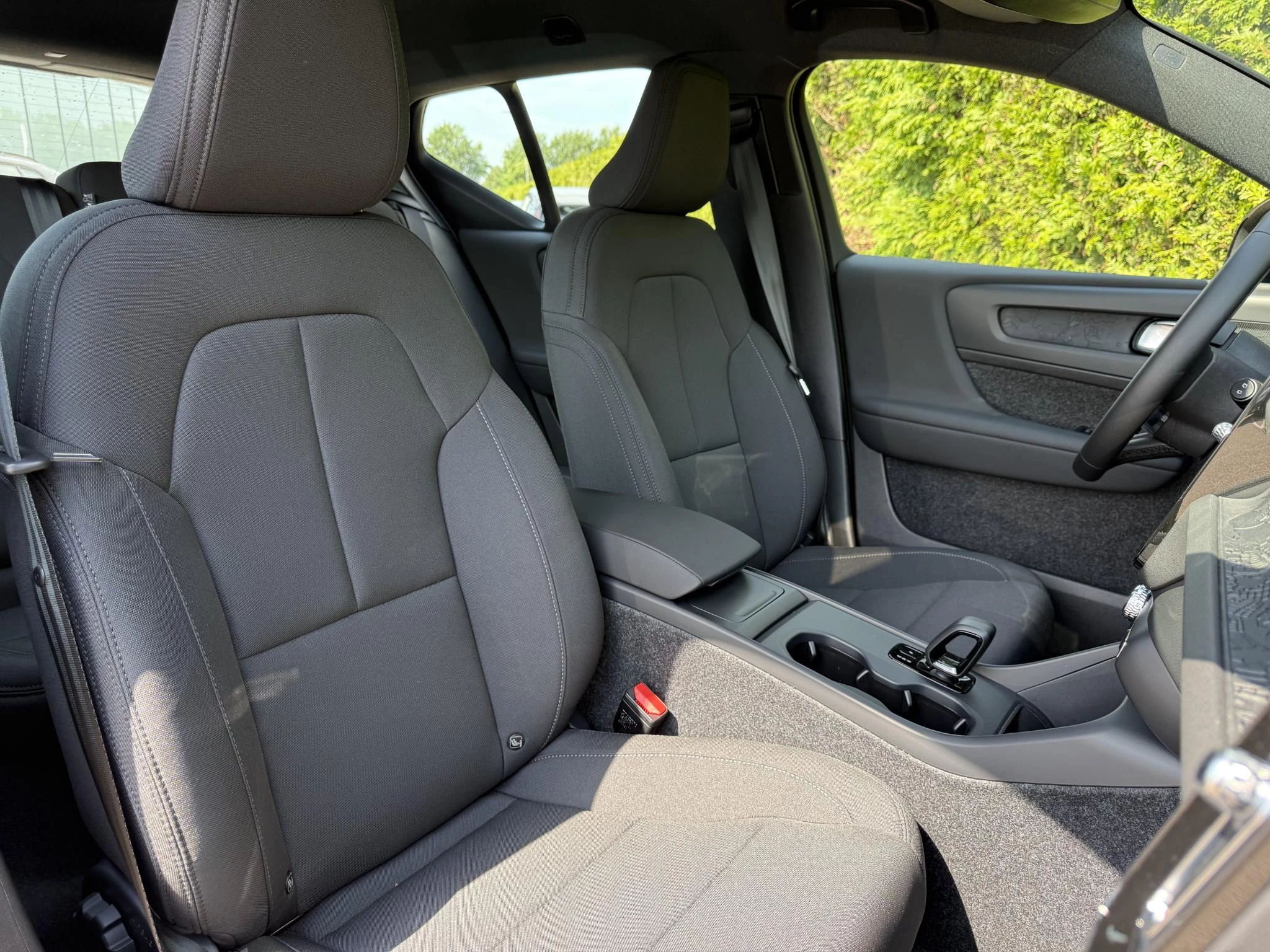 Volvo-EX40-image-9