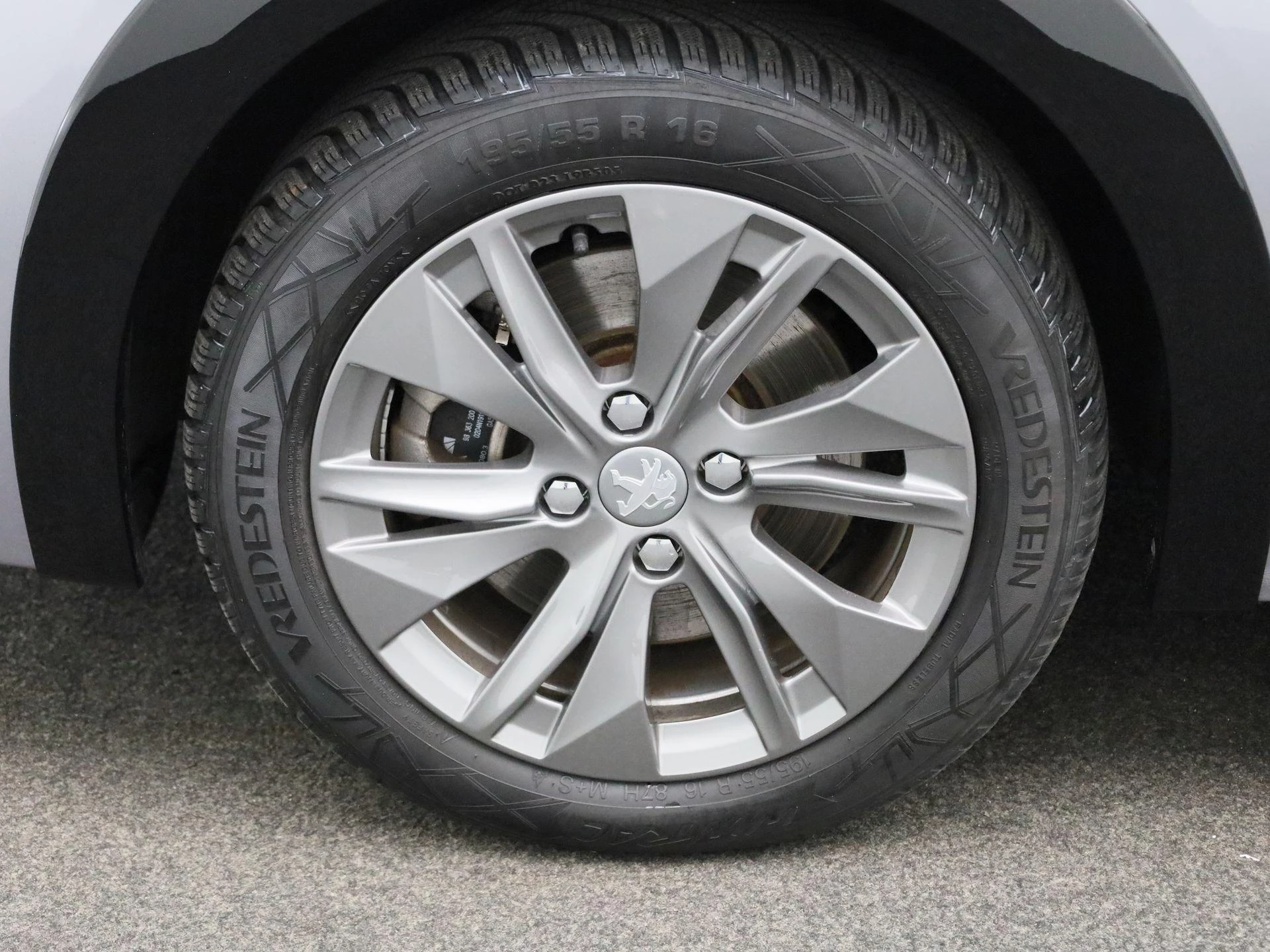 Peugeot-e-208-image-15