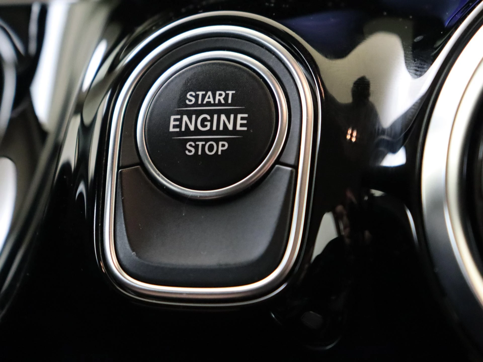 Mercedes-Benz-GLA-image-21