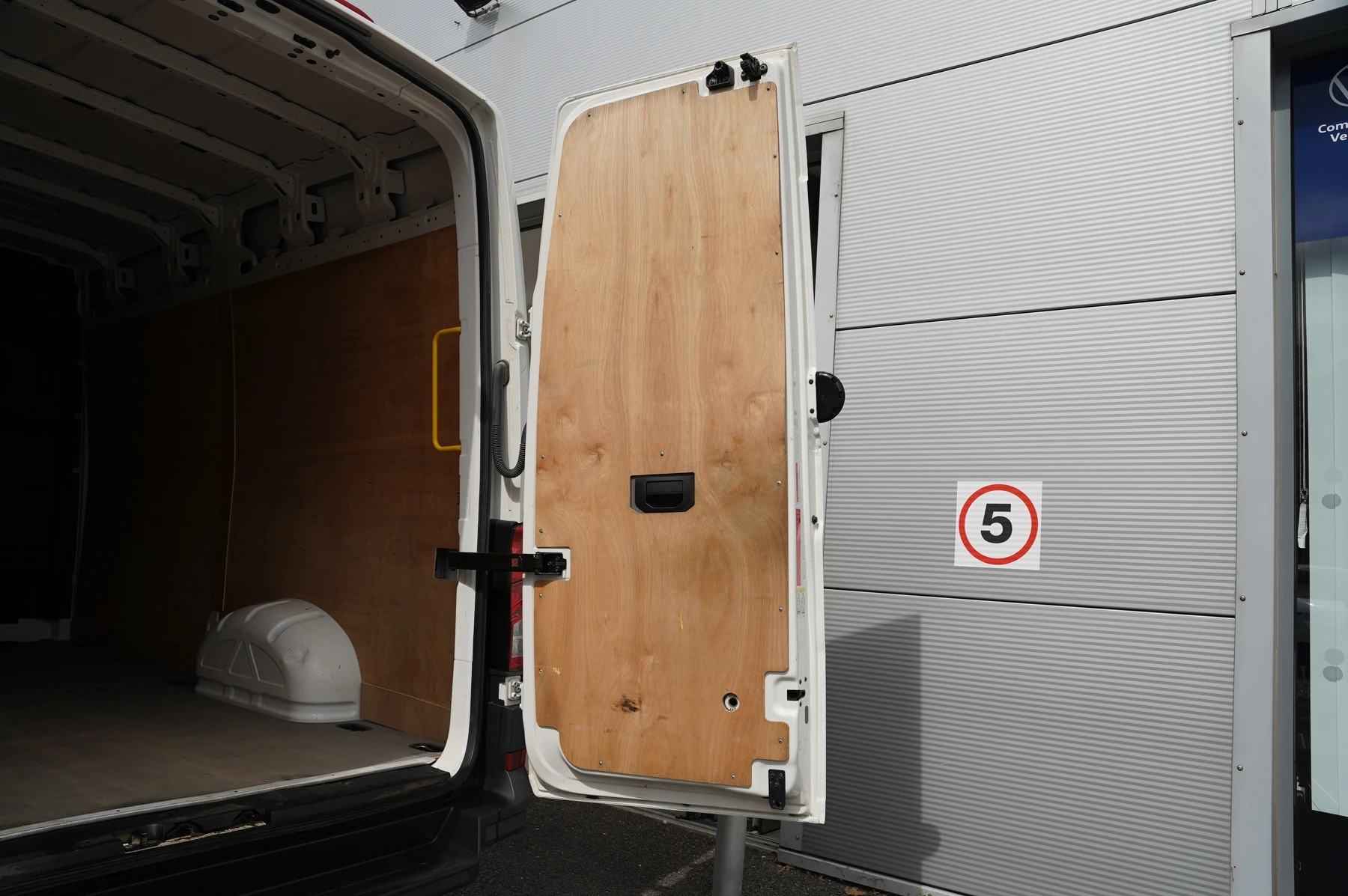Volkswagen-Crafter-image-35