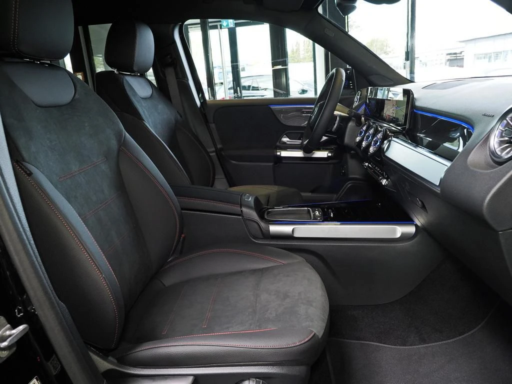 Mercedes-Benz-GLB 220 d-image-8