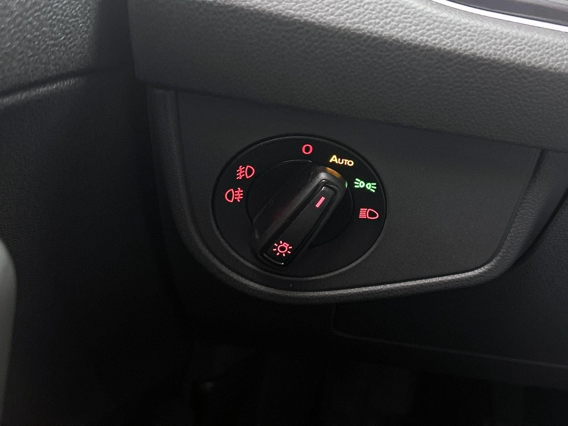 Volkswagen-Polo-image-23
