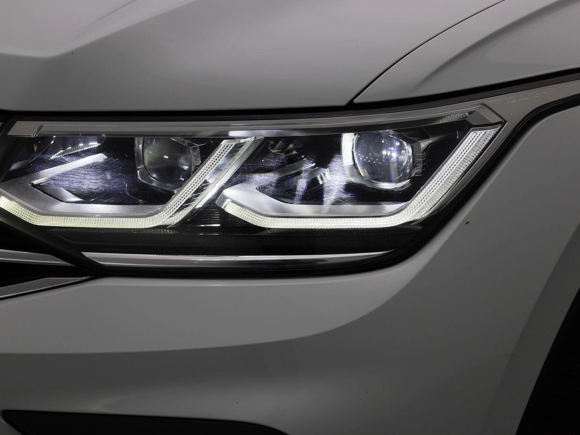 Volkswagen-Tiguan-image-13