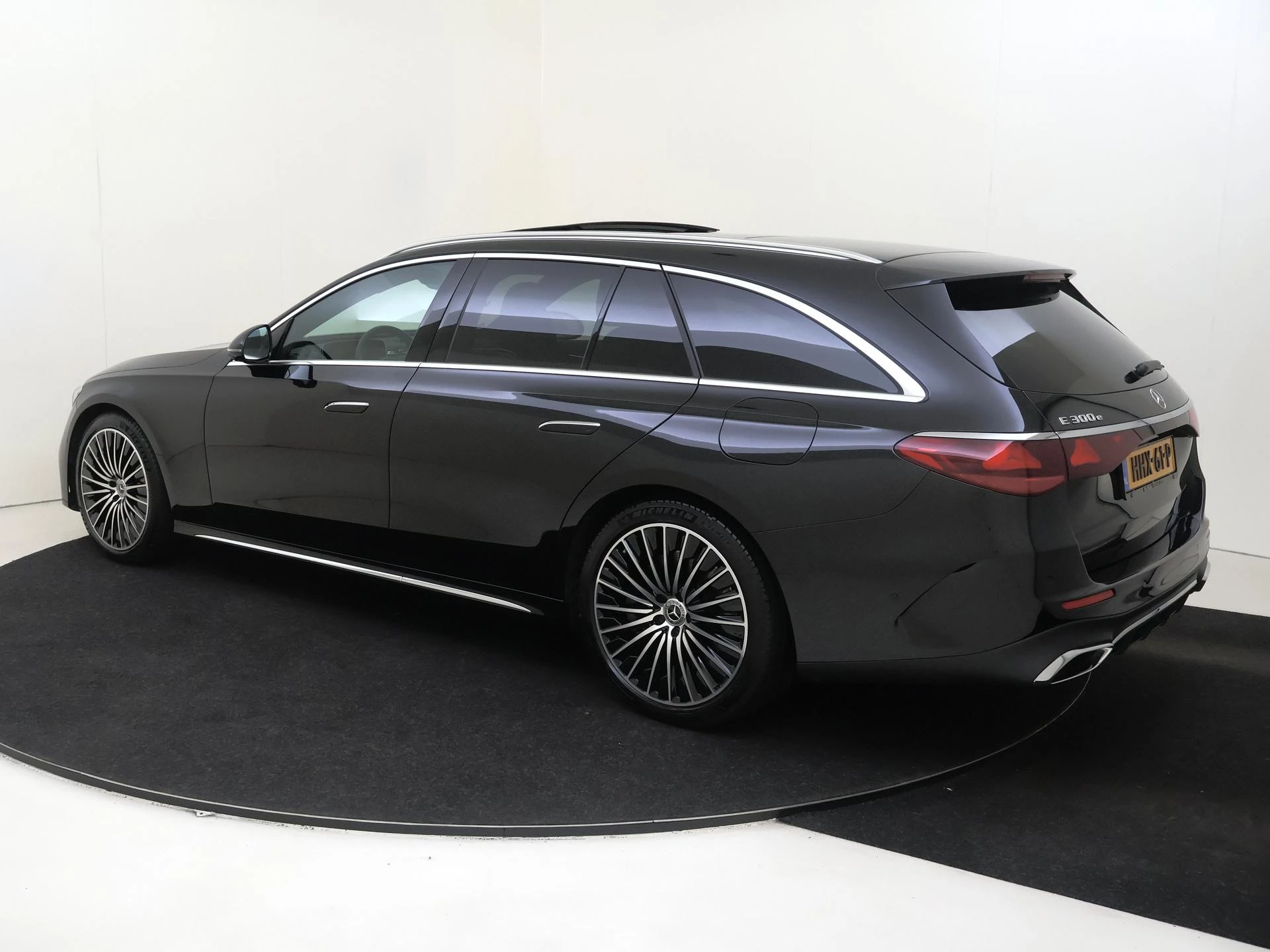 Mercedes-Benz-E-Klasse-image-2