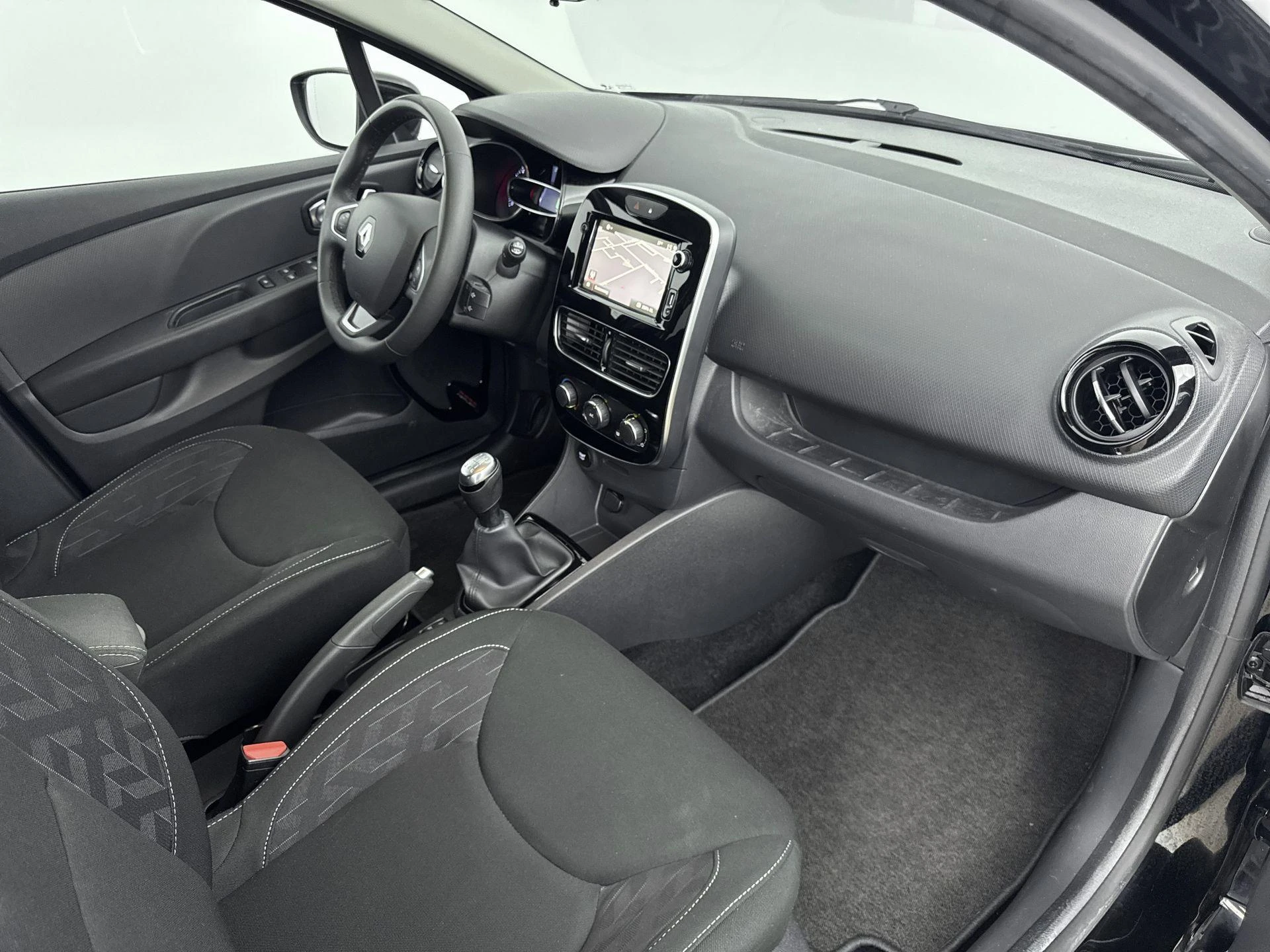 Renault-Clio-image-15