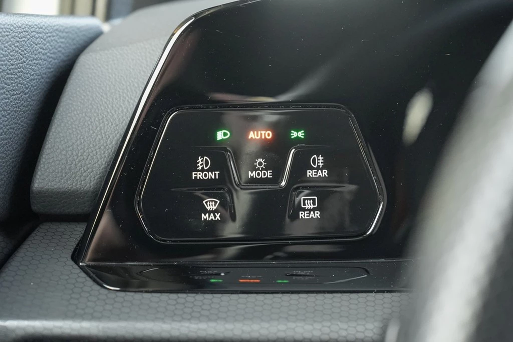 Volkswagen Golf VIII GTI 2,0 TSI DSG,ALU 19",LED,Kamera,AHK ACC,DCC,Lenkrad-/Sitzheizung,Apple Car Pla