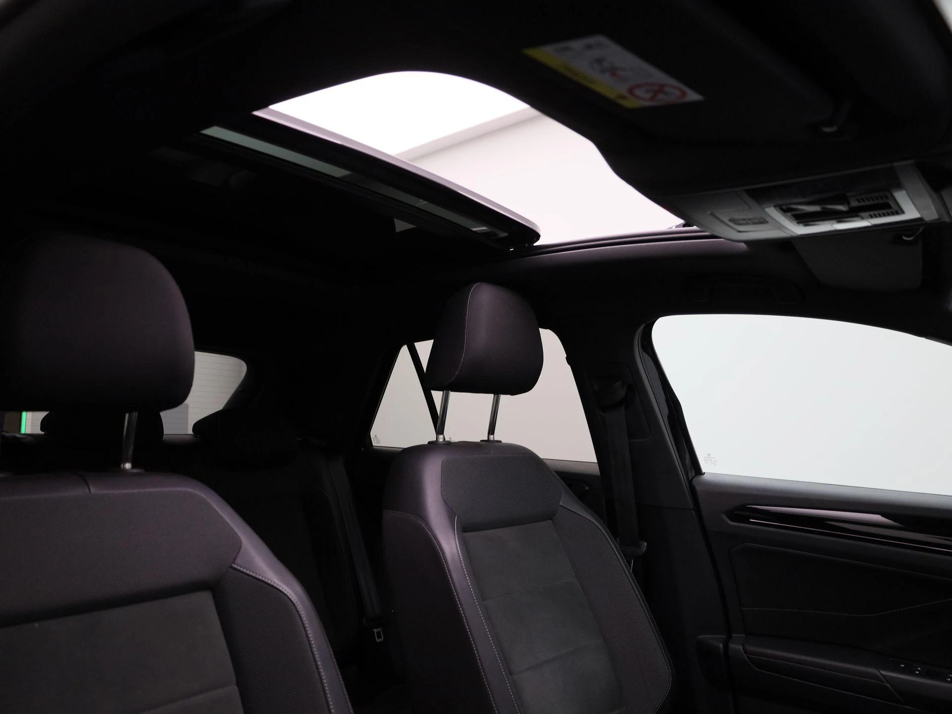 Volkswagen-T-Roc-image-41