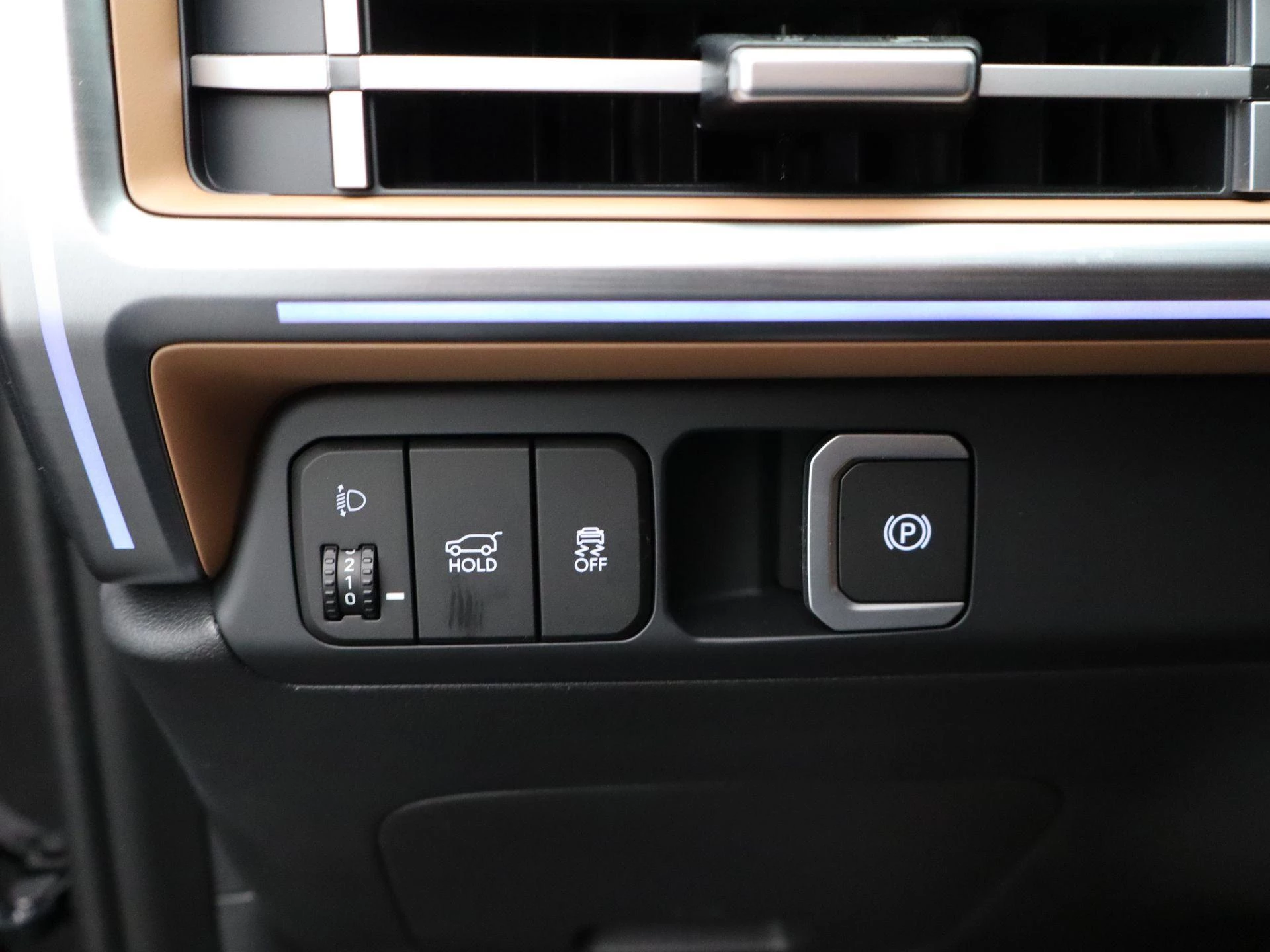 Hyundai-Santa Fe-image-25